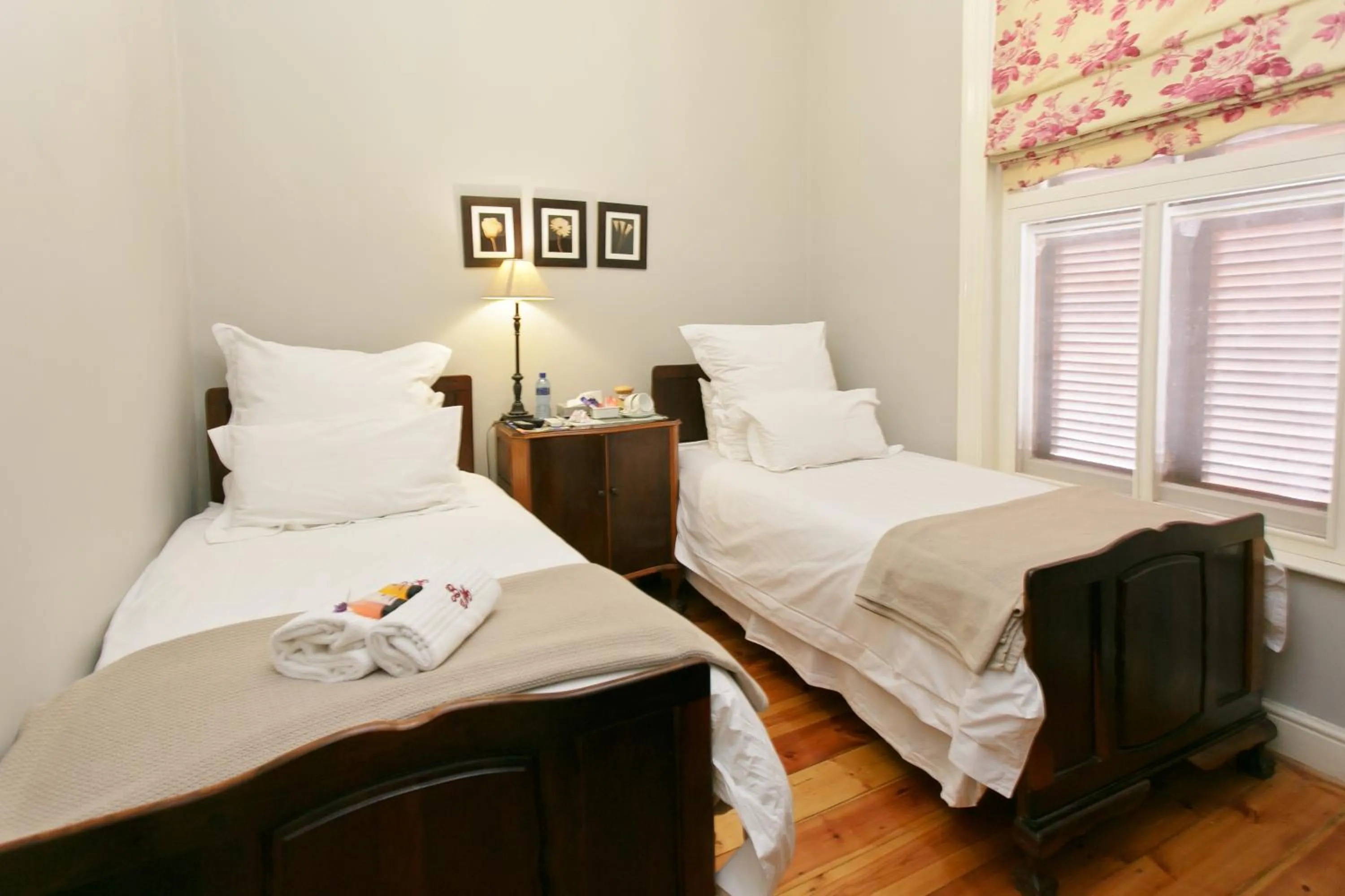 Bed in Beaufort Manor Country Lodge