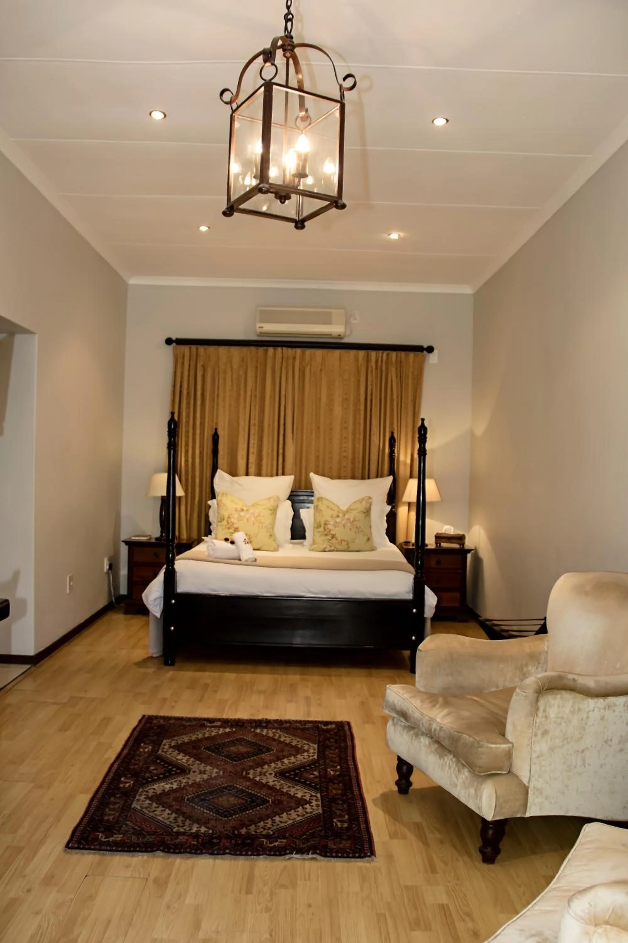 Photo of the whole room, Bed in Beaufort Manor Country Lodge