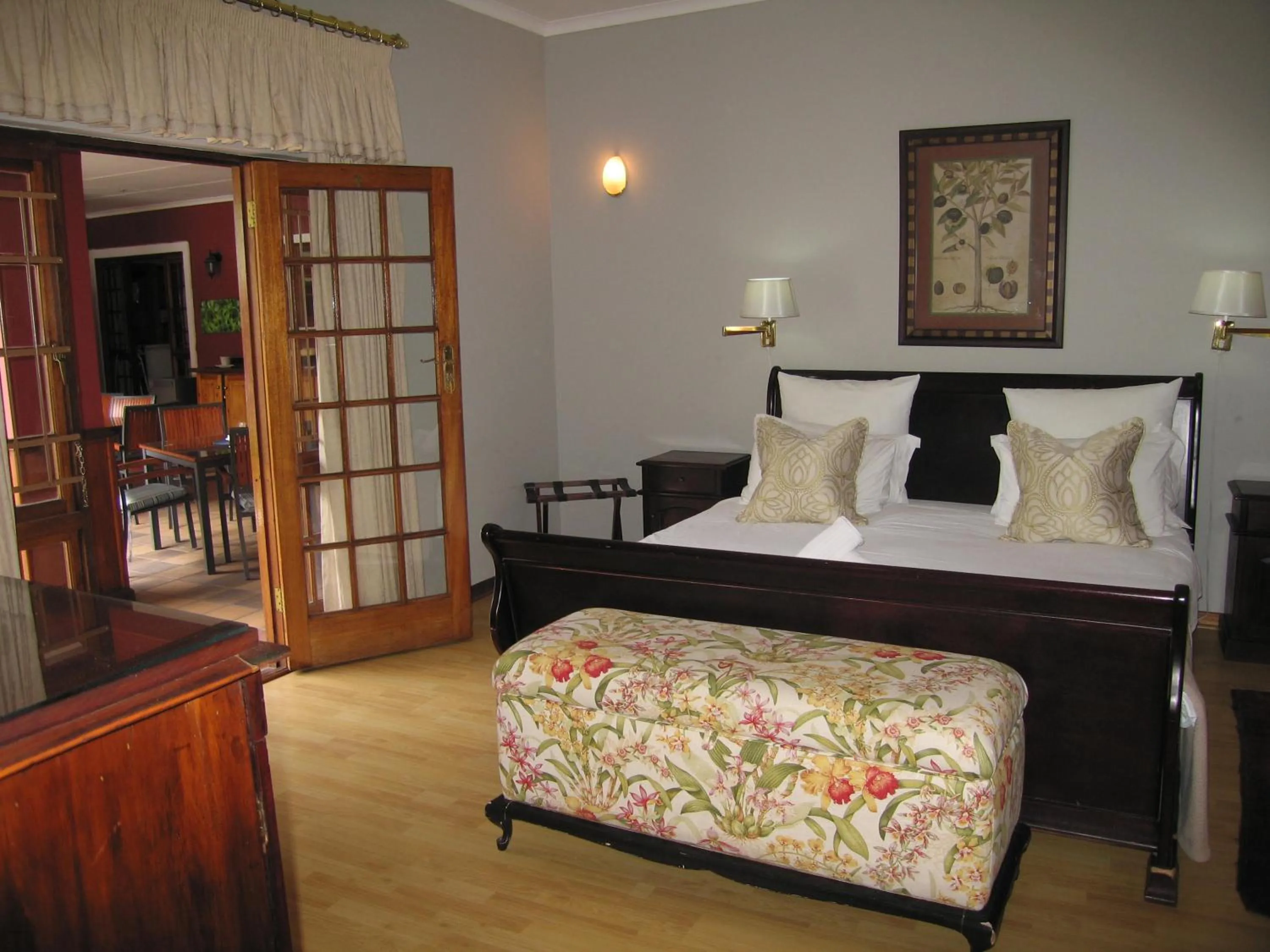 Bedroom, Bed in Beaufort Manor Country Lodge