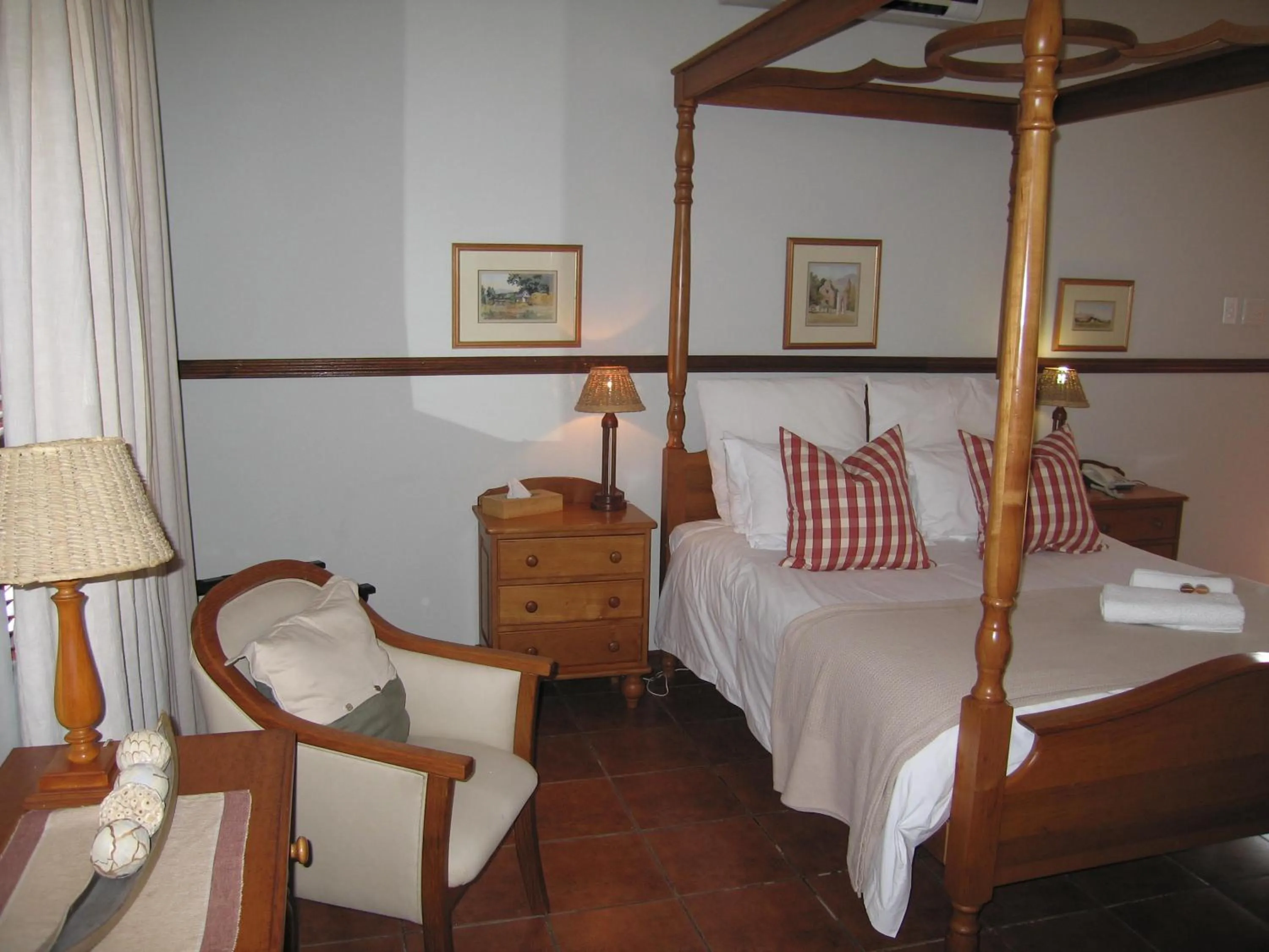 Photo of the whole room, Bed in Beaufort Manor Country Lodge
