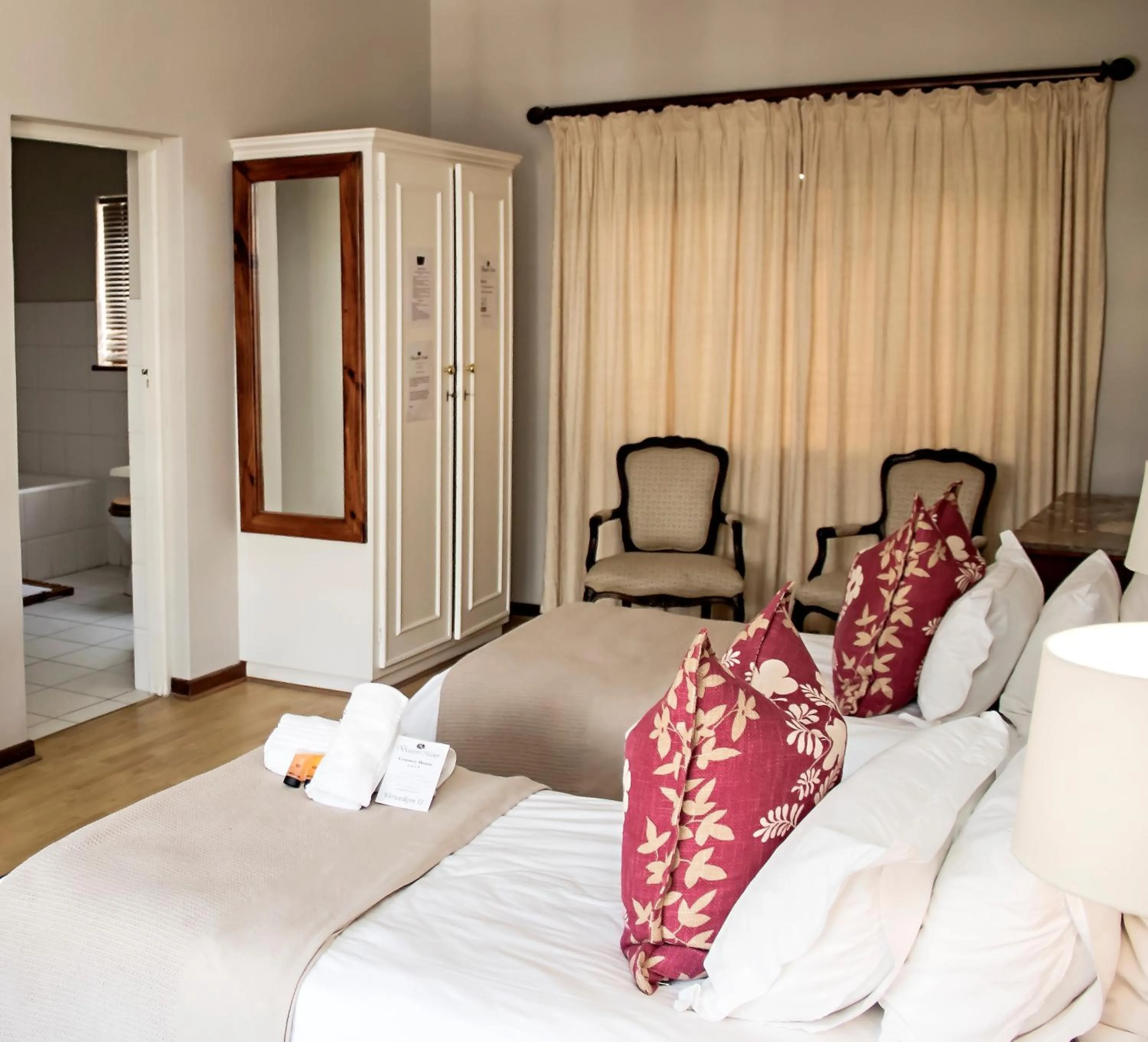 Bedroom, Bed in Beaufort Manor Country Lodge