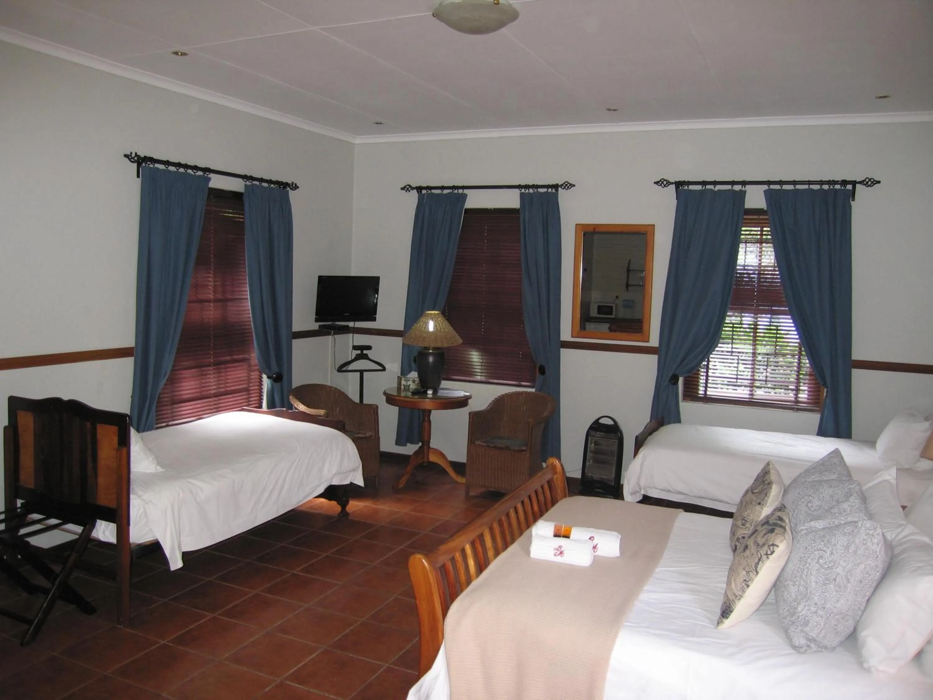 Bed in Beaufort Manor Country Lodge