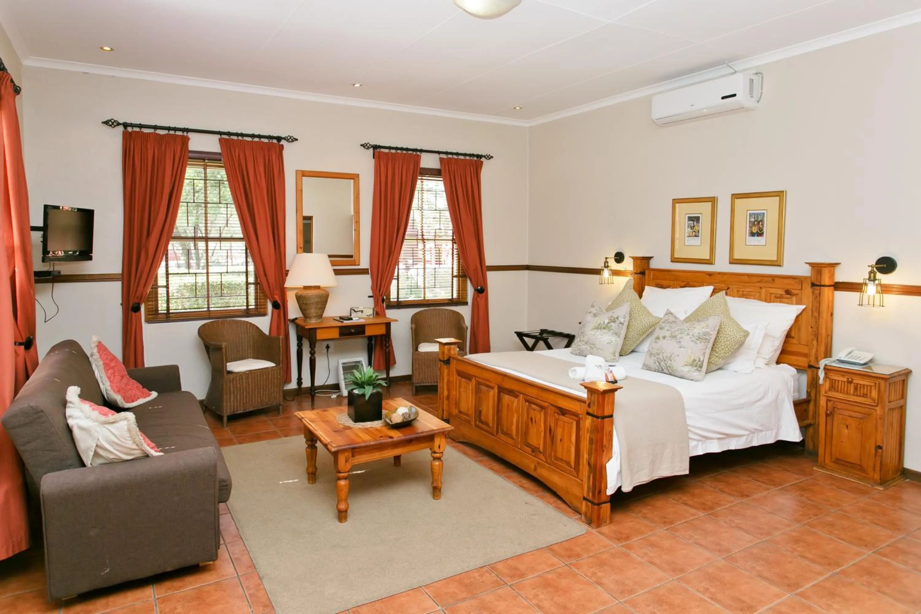 Bedroom, Bed in Beaufort Manor Country Lodge