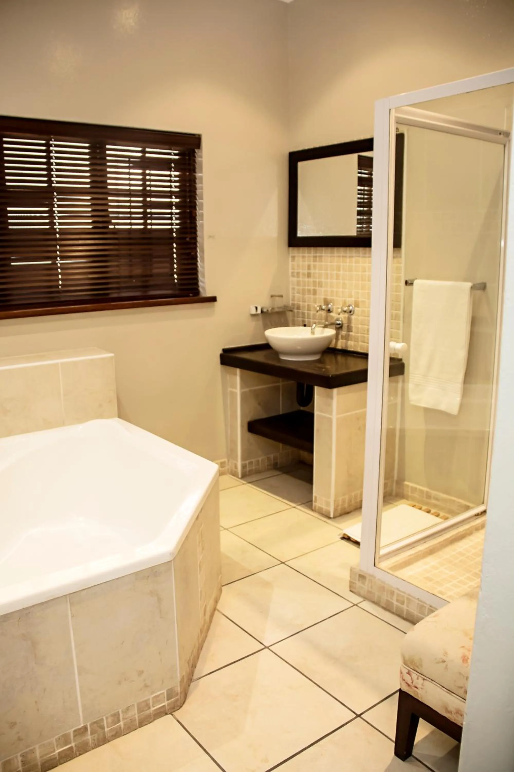 Bathroom in Beaufort Manor Country Lodge