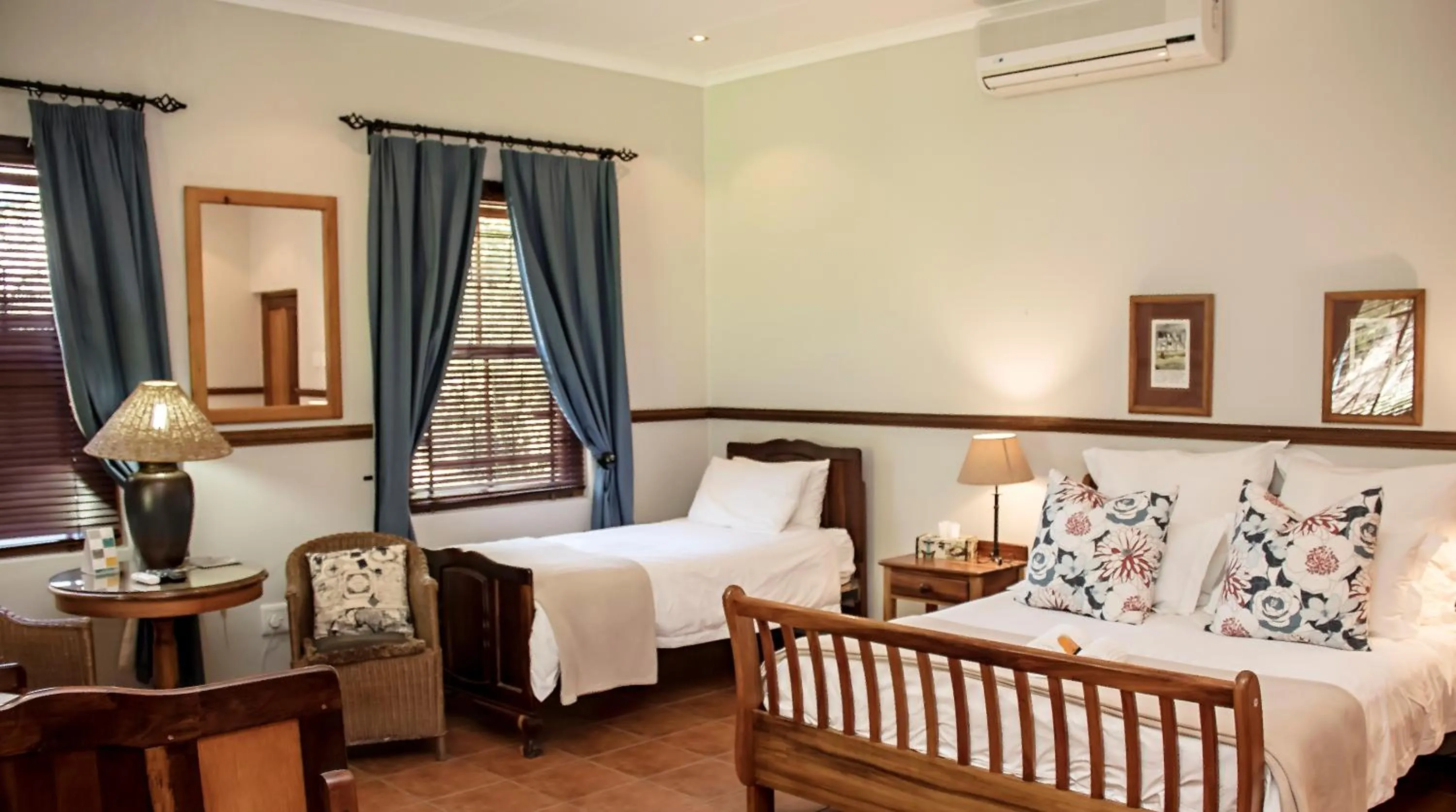 Bed in Beaufort Manor Country Lodge