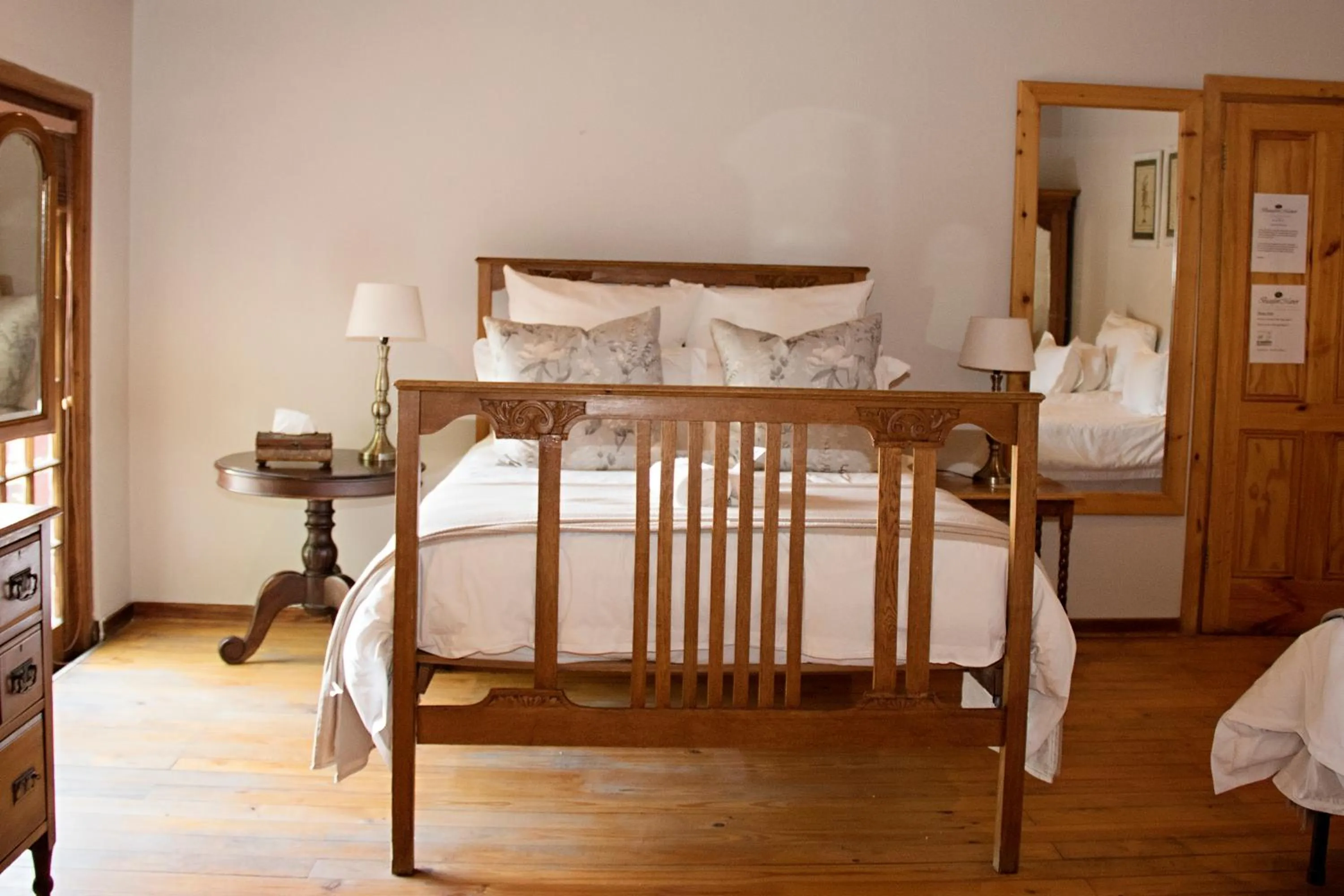 Bed in Beaufort Manor Country Lodge