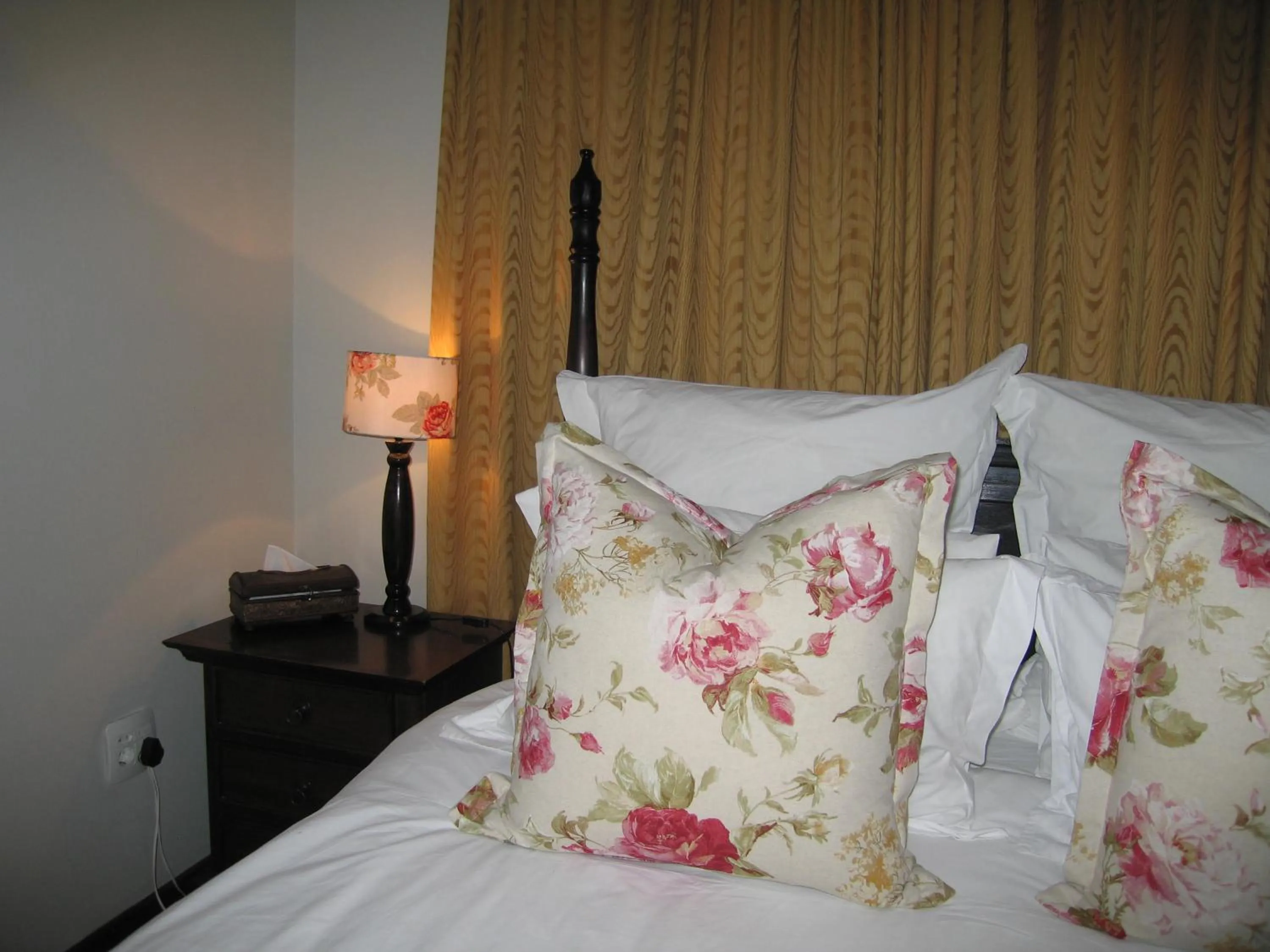 Decorative detail, Bed in Beaufort Manor Country Lodge