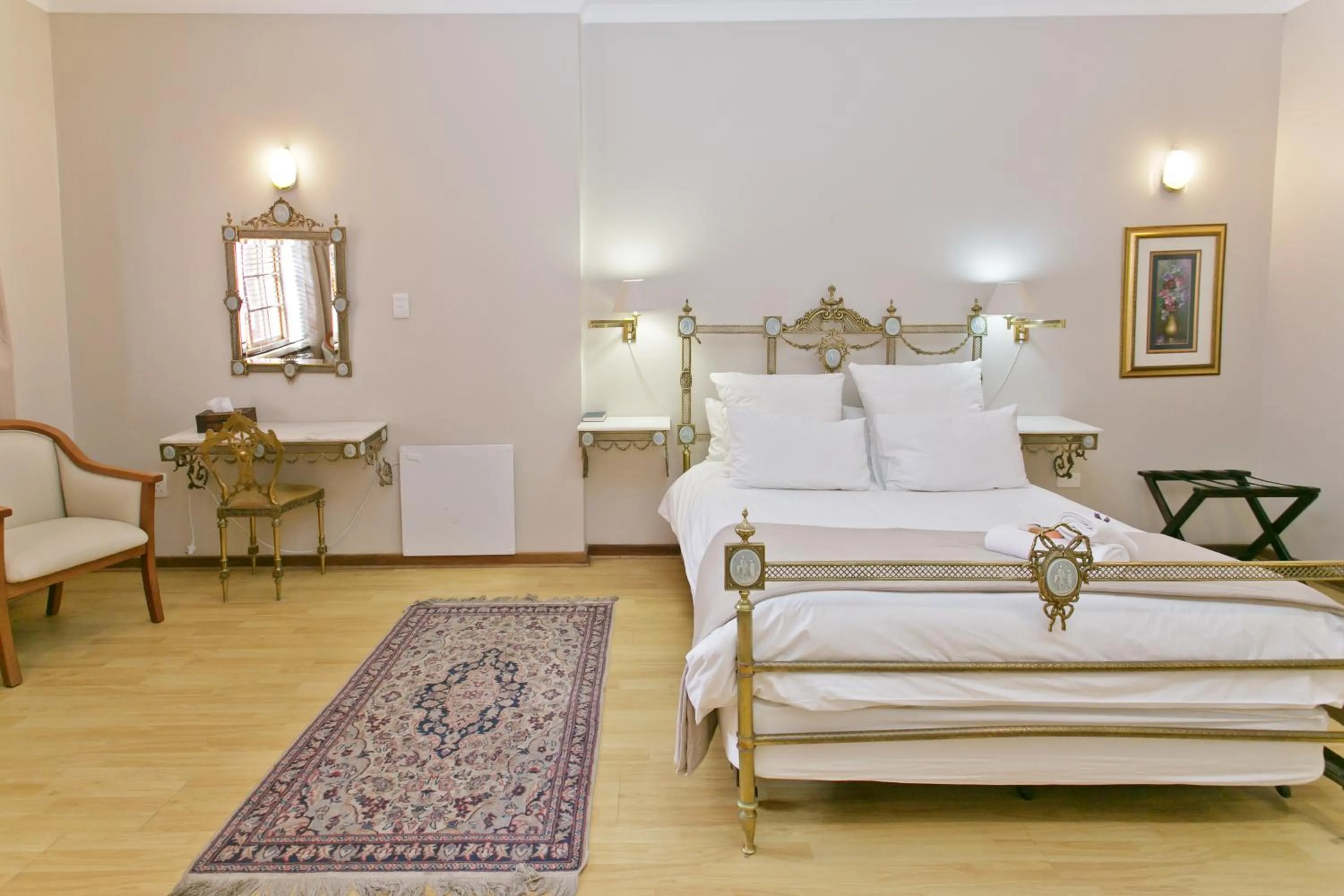 Bed in Beaufort Manor Country Lodge