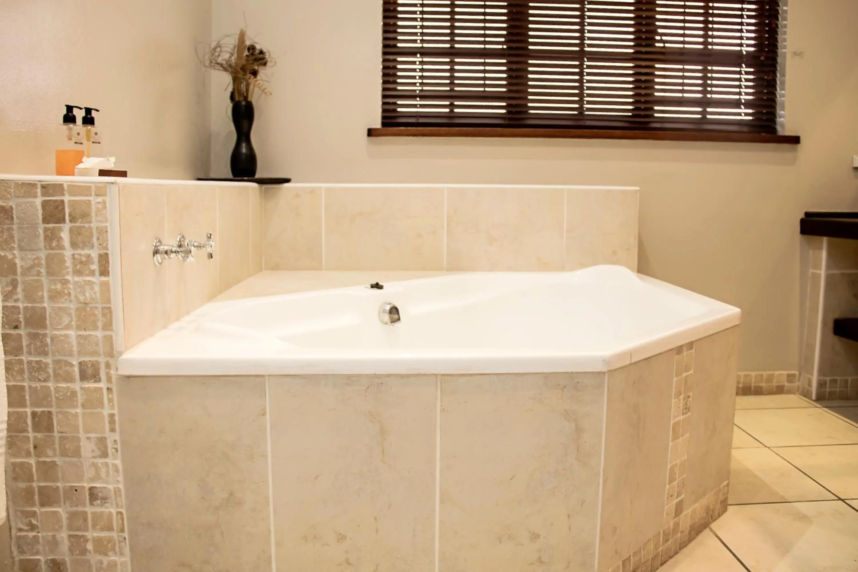 Bathroom in Beaufort Manor Country Lodge
