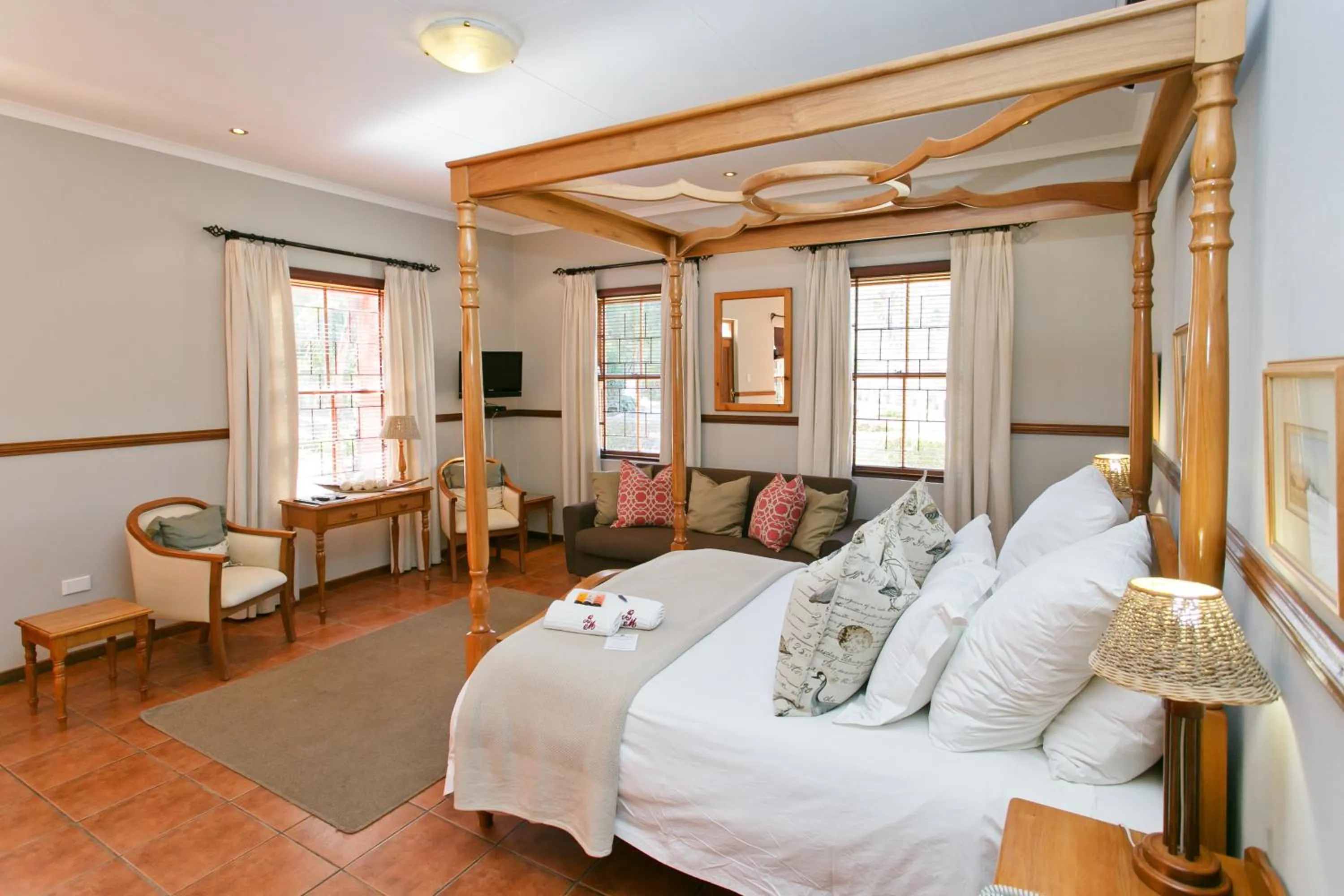 Photo of the whole room, Bed in Beaufort Manor Country Lodge