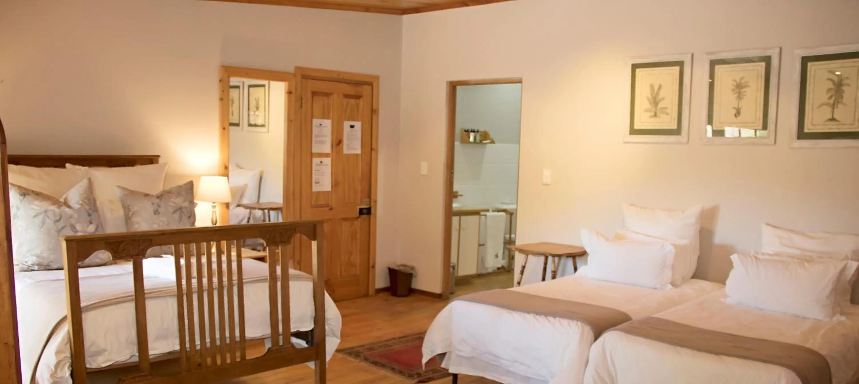 Photo of the whole room, Bed in Beaufort Manor Country Lodge