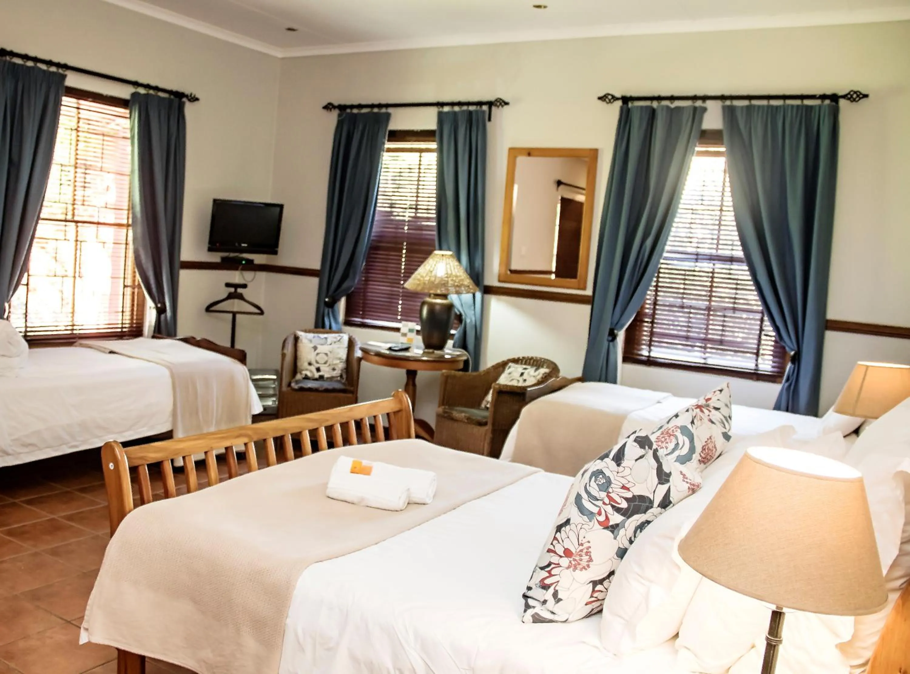 Bed in Beaufort Manor Country Lodge