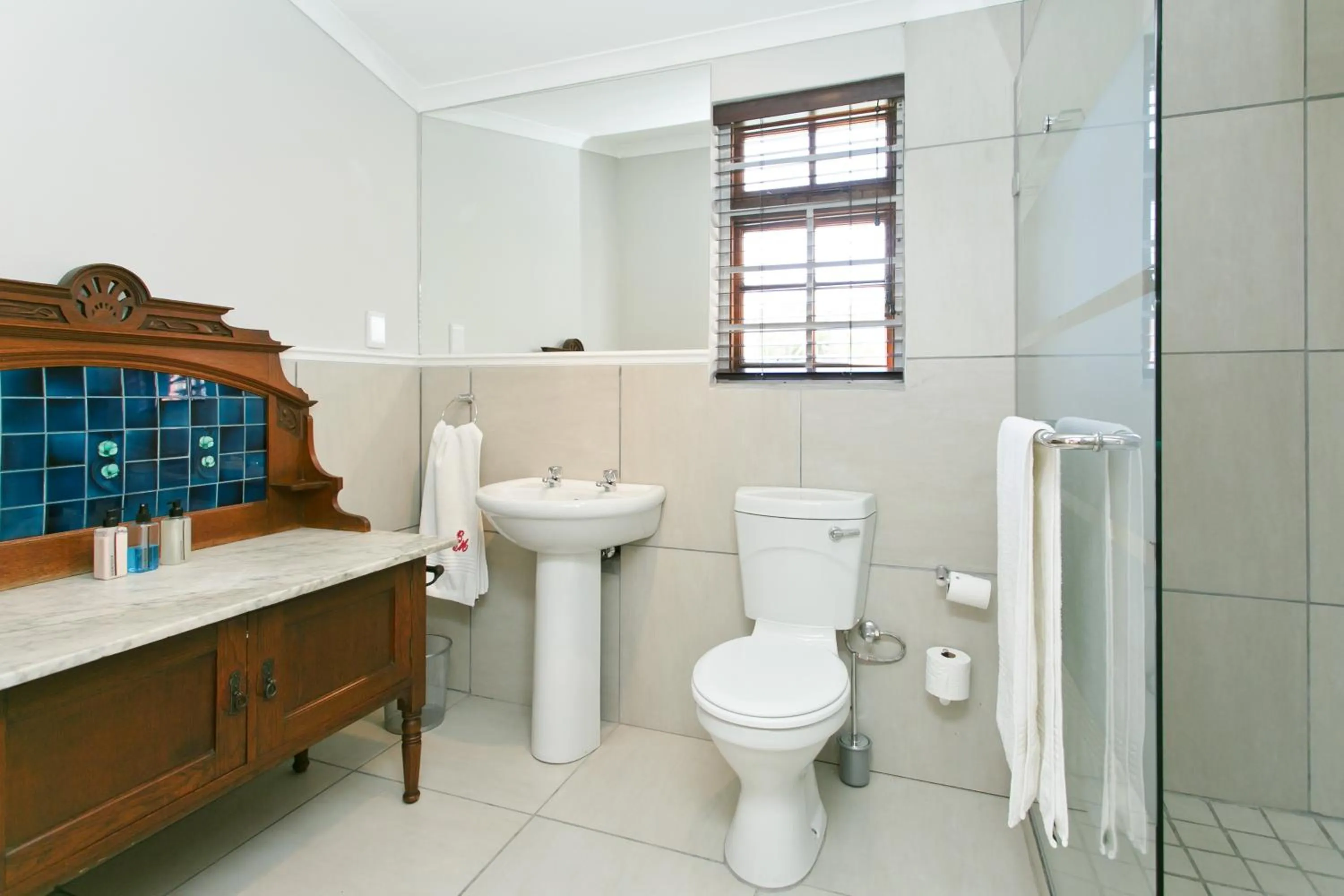 Bathroom in Beaufort Manor Country Lodge