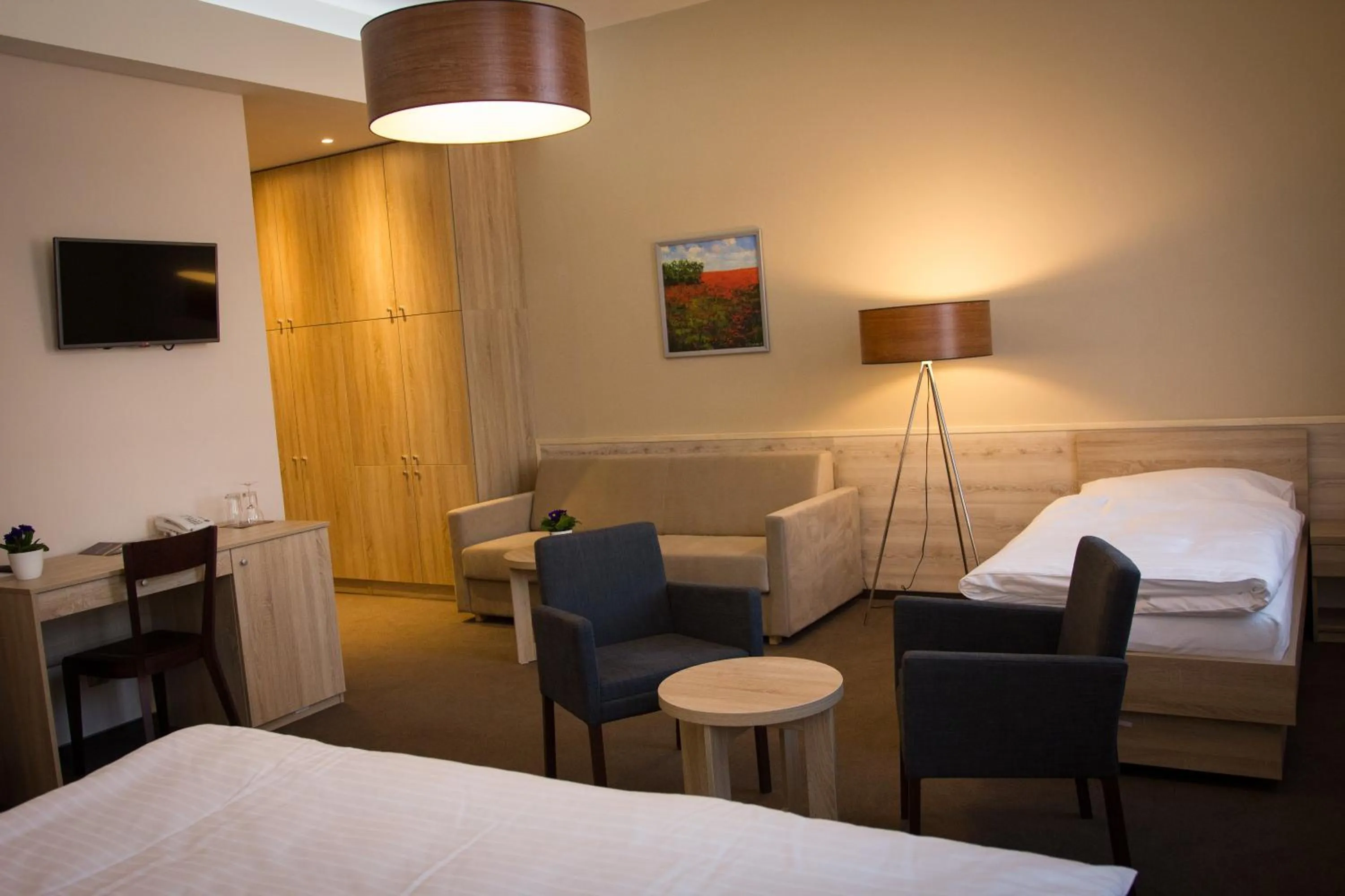 Photo of the whole room, Bed in Hotel Freud