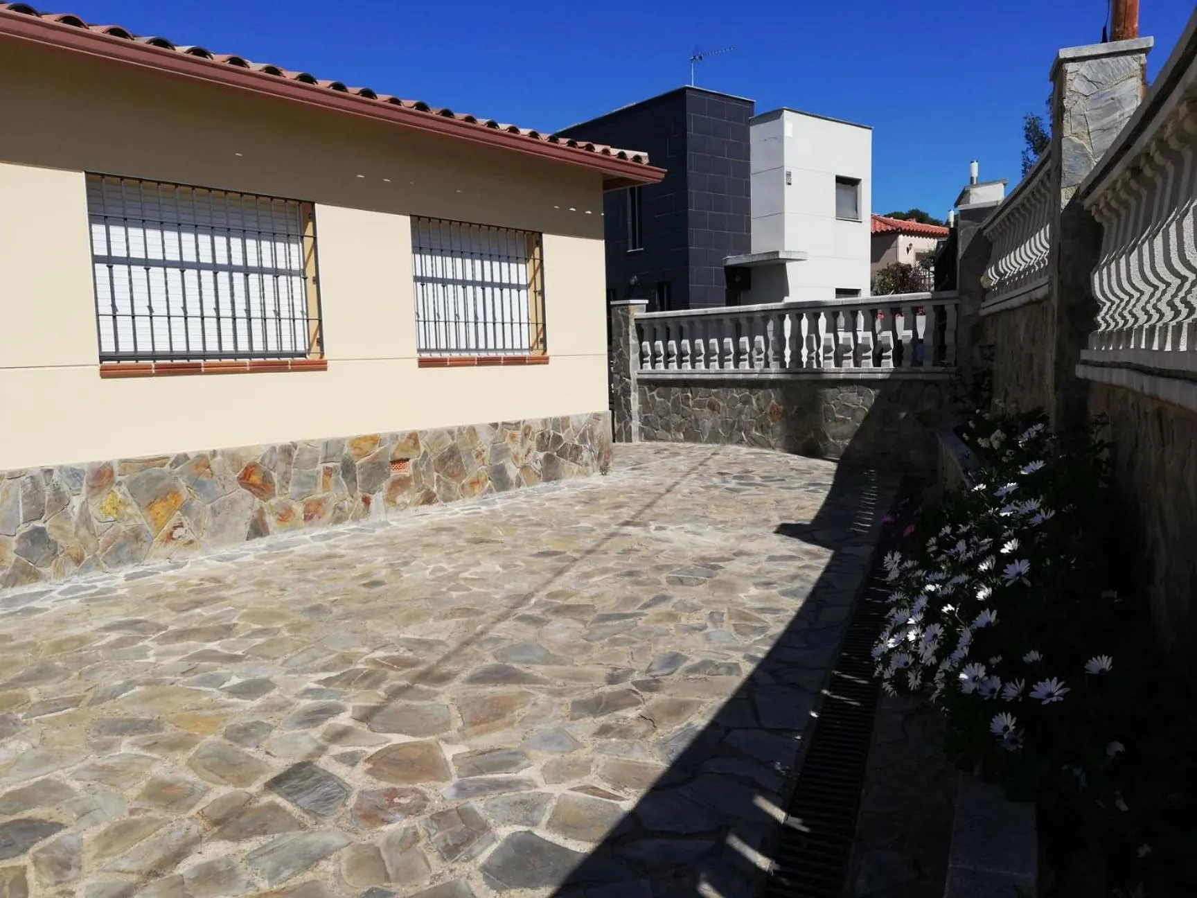 Property building in Villa Galicia