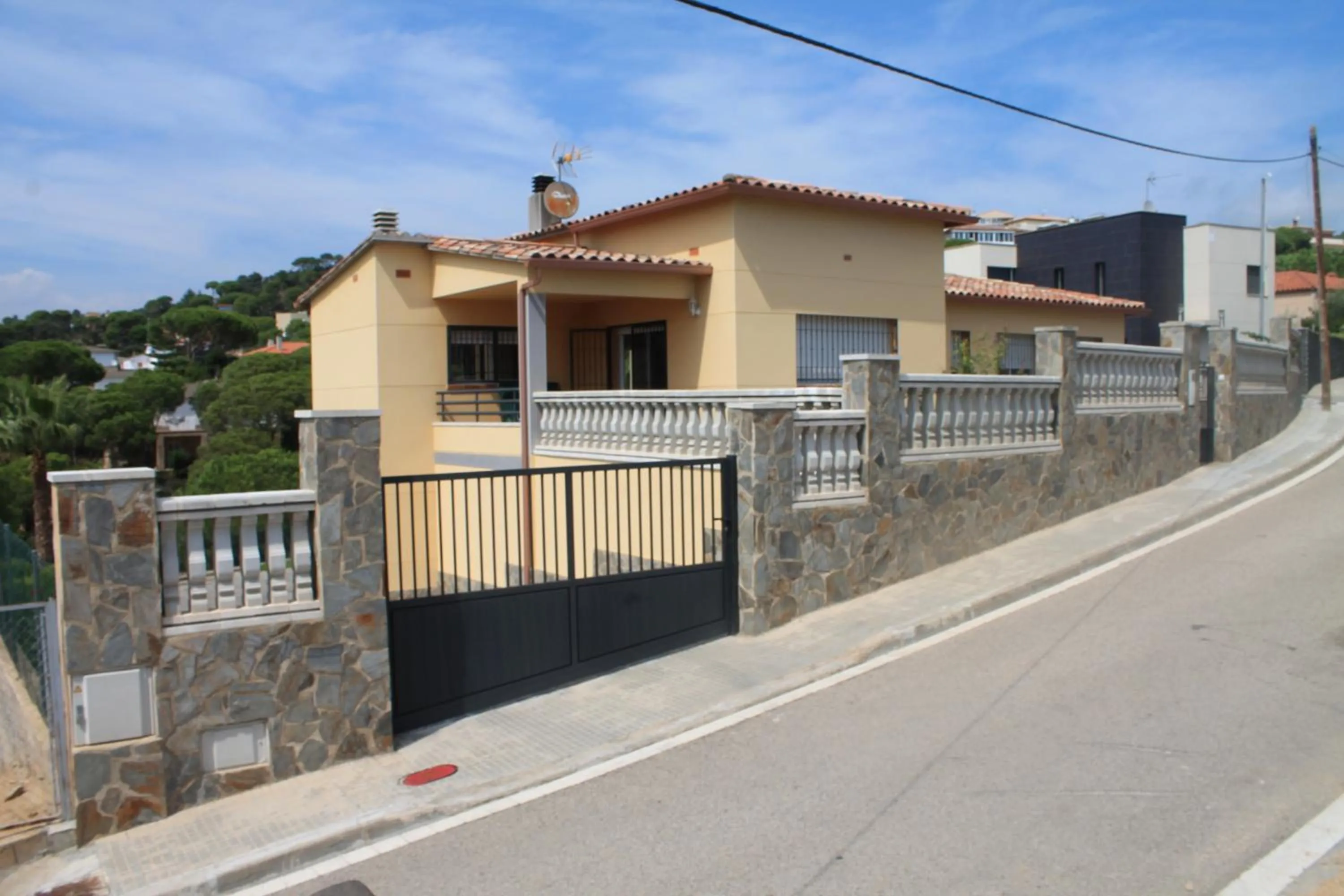 Property building in Villa Galicia