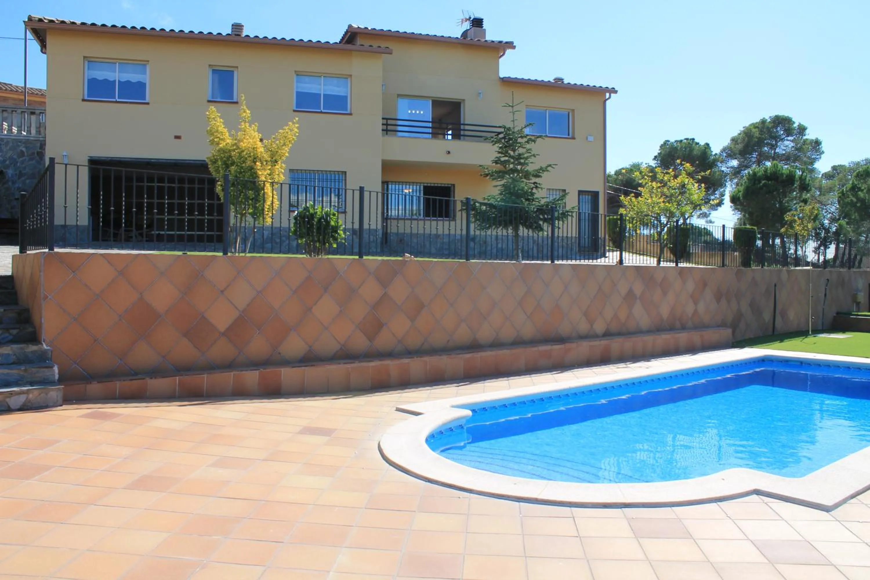 Property building in Villa Galicia