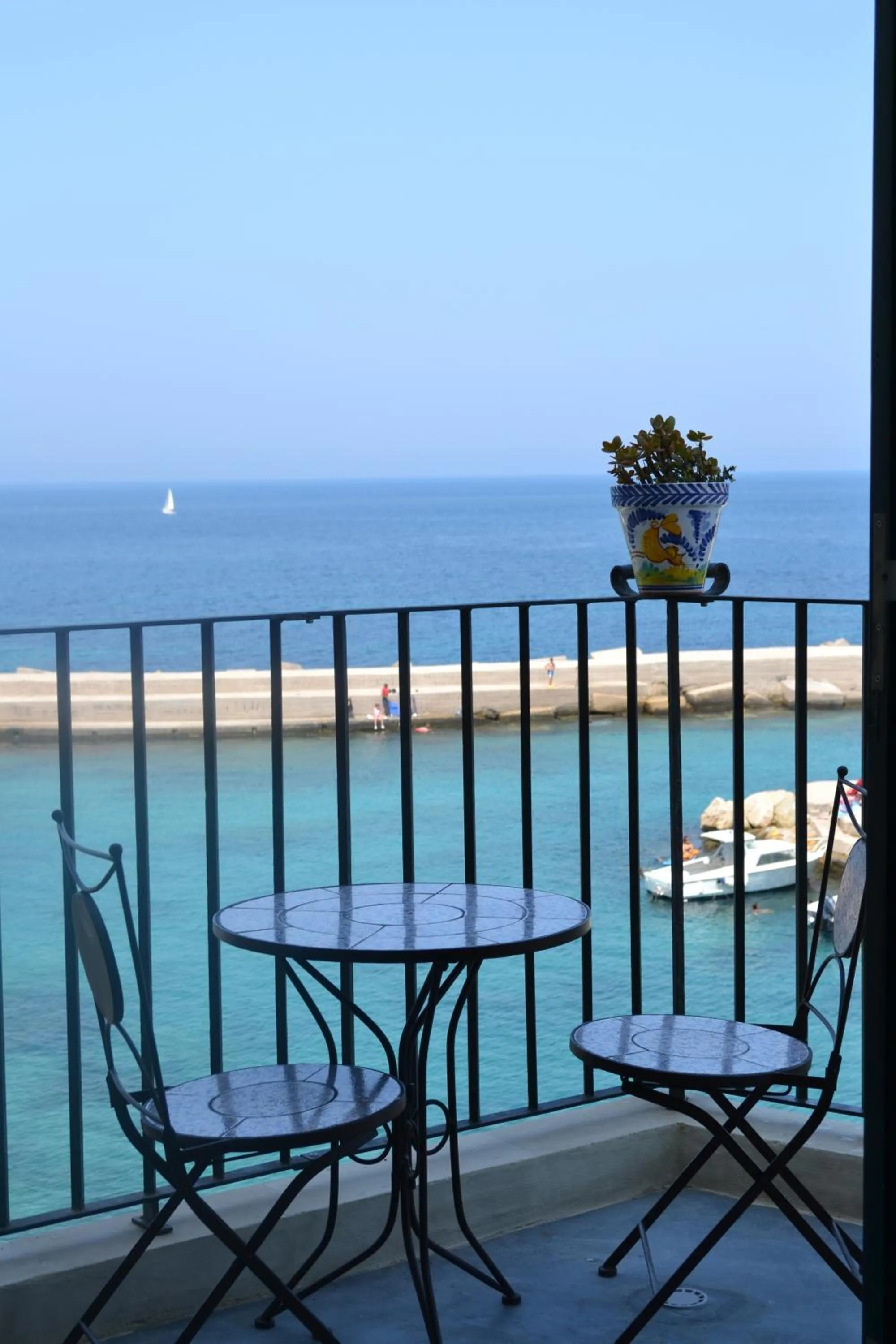 4 Balconi House-San Gregorio palazzo unico vista mare