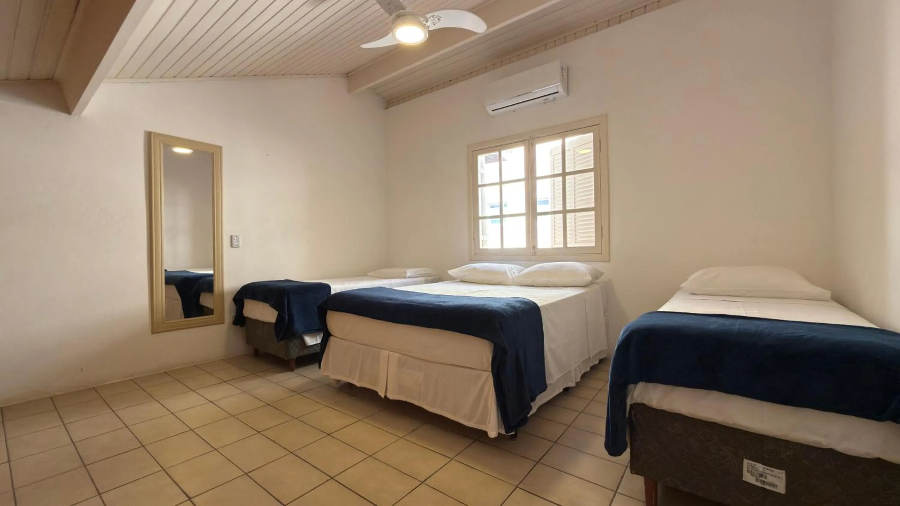 Bedroom, Bed in Pousada Pantai Maresias