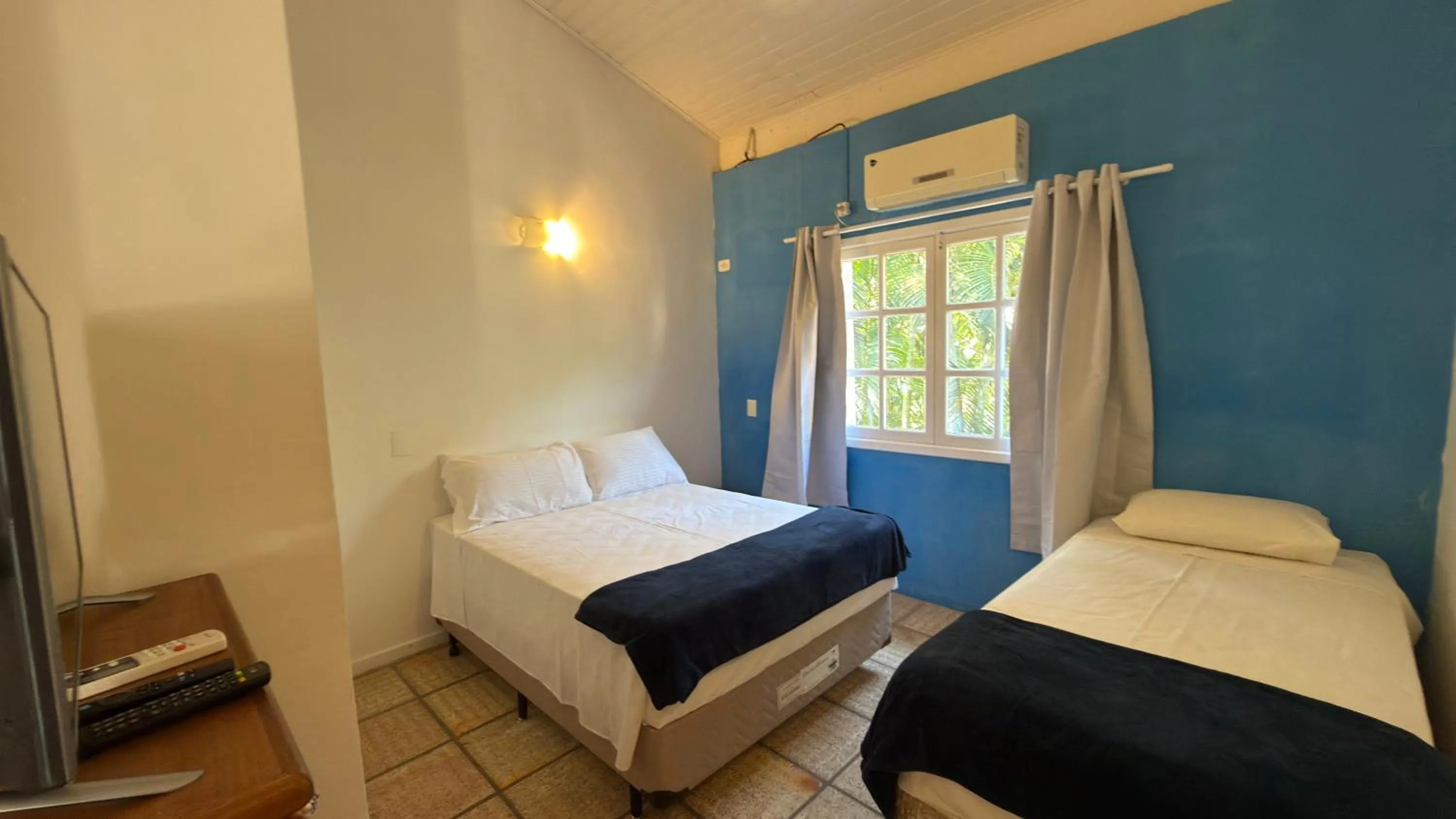 Bedroom, Bed in Pousada Pantai Maresias