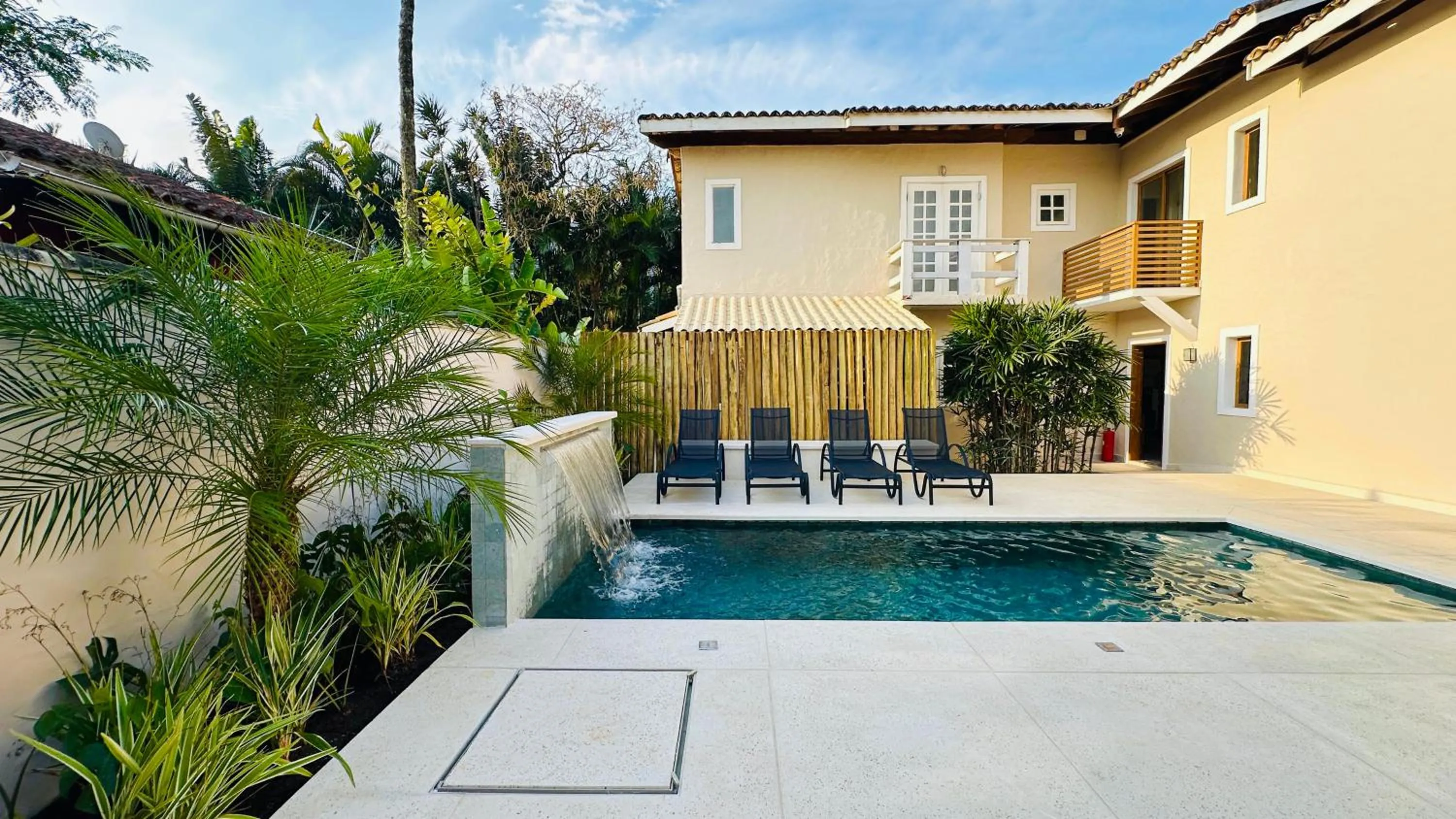 Pool view in Pousada Pantai Maresias