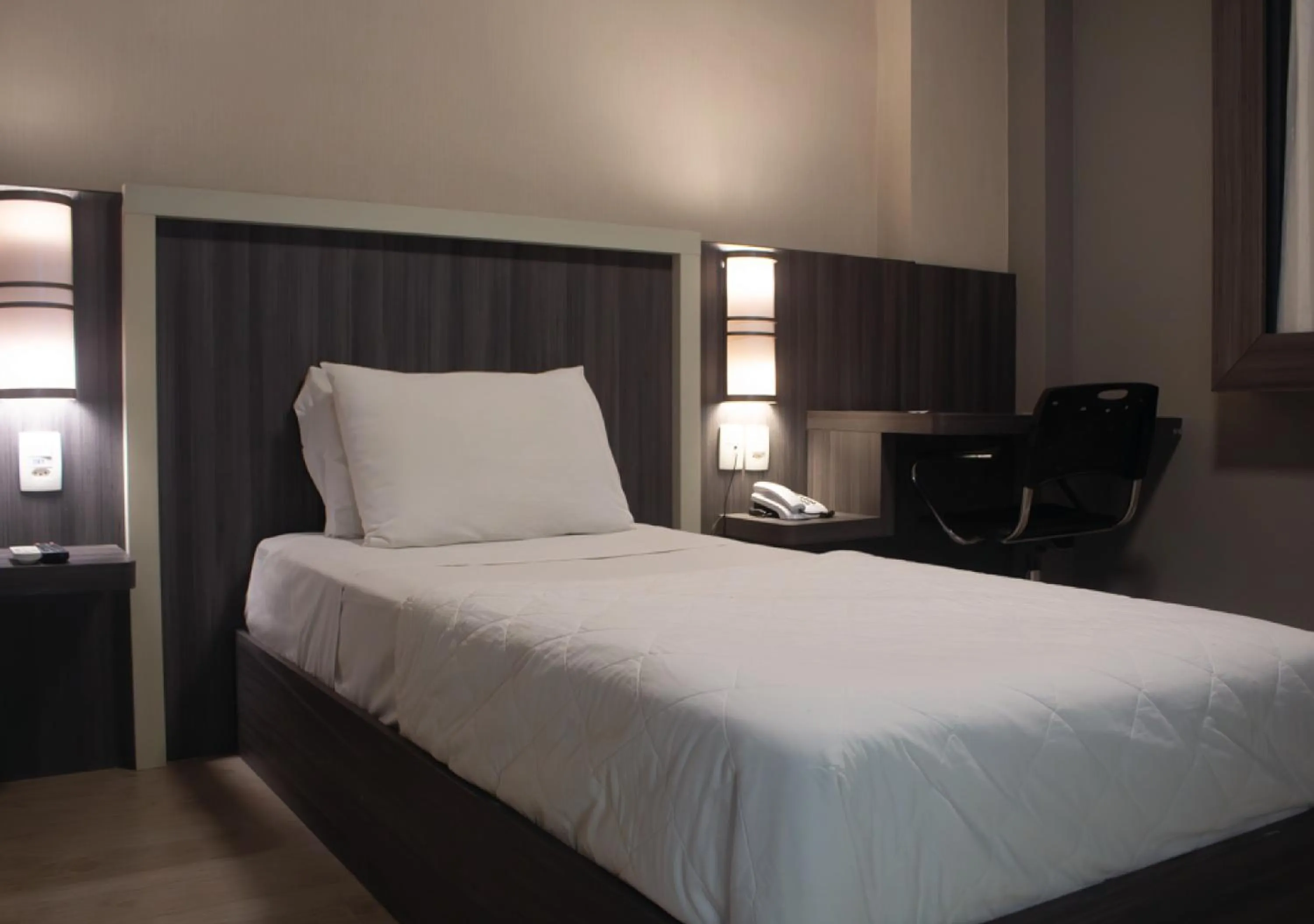 Bedroom, Bed in Master Express Dom Pedro II - próximo ao Consulado Americano e Aeroporto