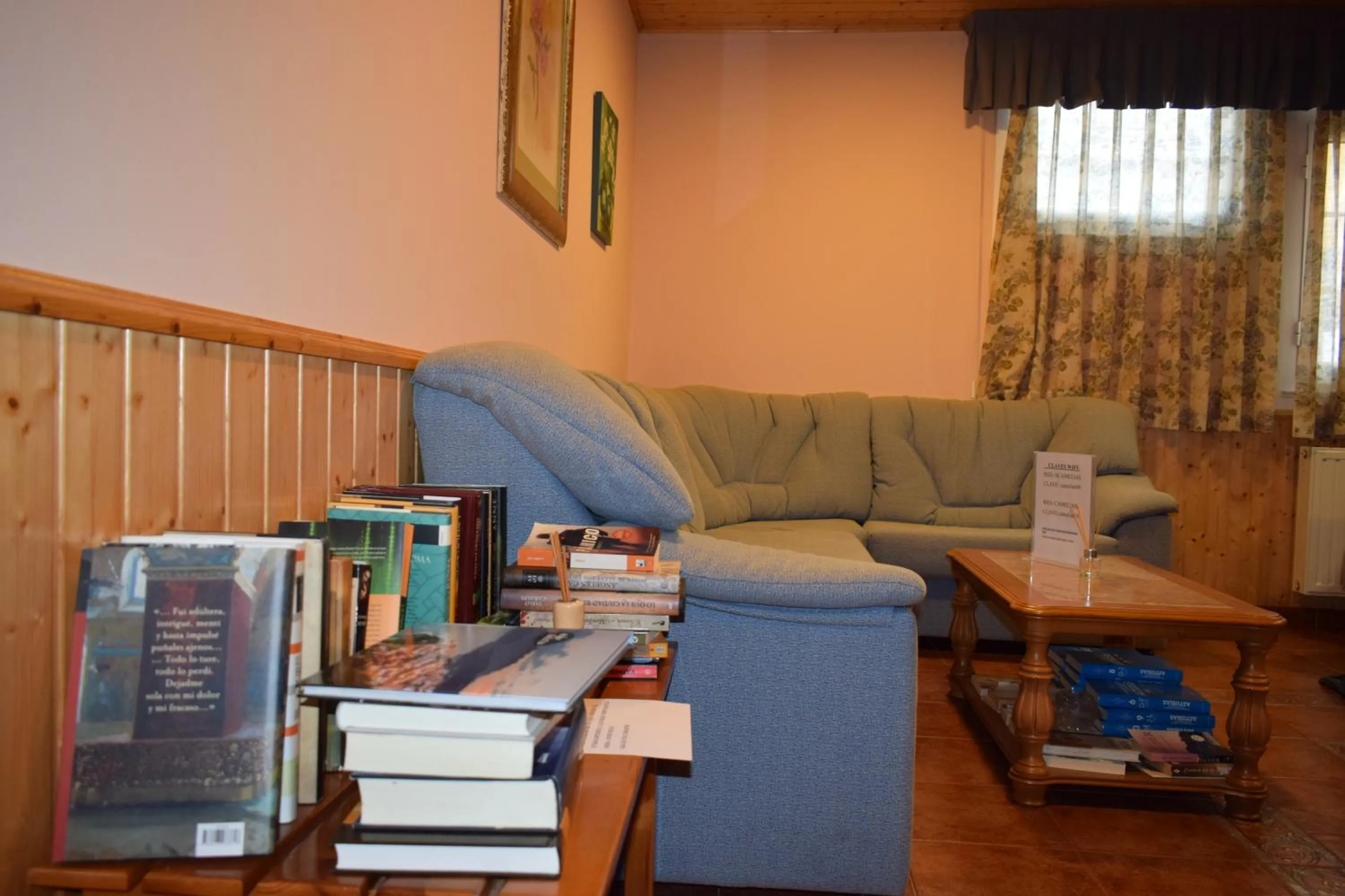 Lounge or bar in Hotel Restaurante Las Camelias