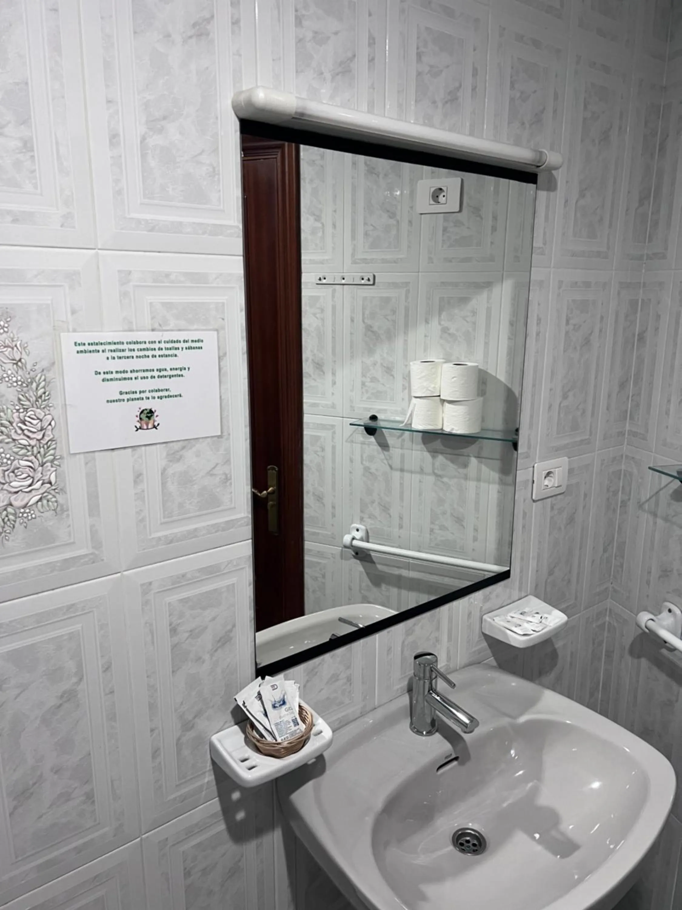 Bathroom in Hotel Celta Galaico