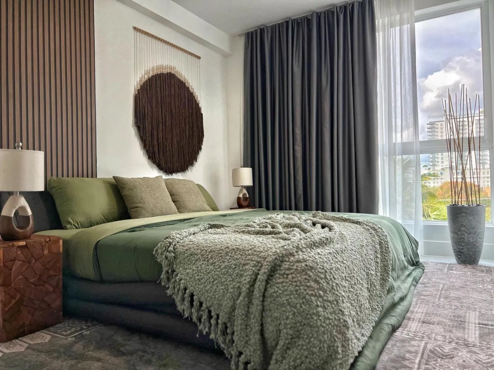 Bed in MONROE APART HOTEl