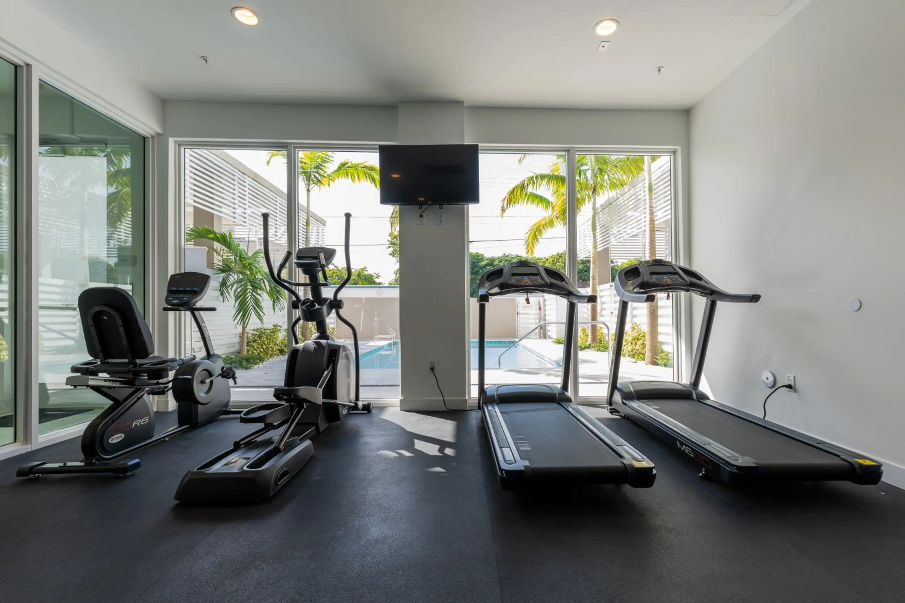 Fitness centre/facilities in MONROE APART HOTEl