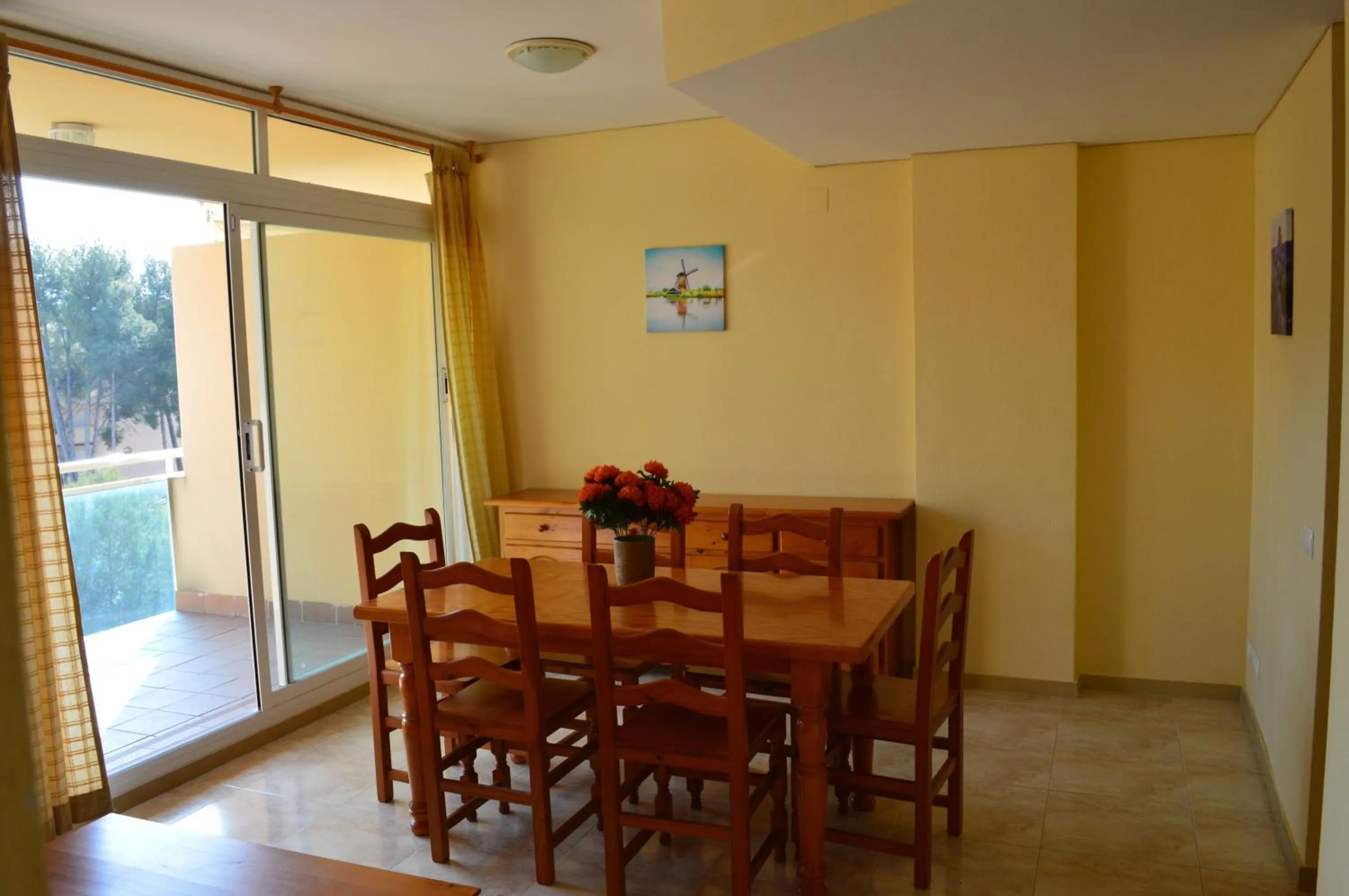 Dining area in JOYAPARTMENTS Golden Pineda