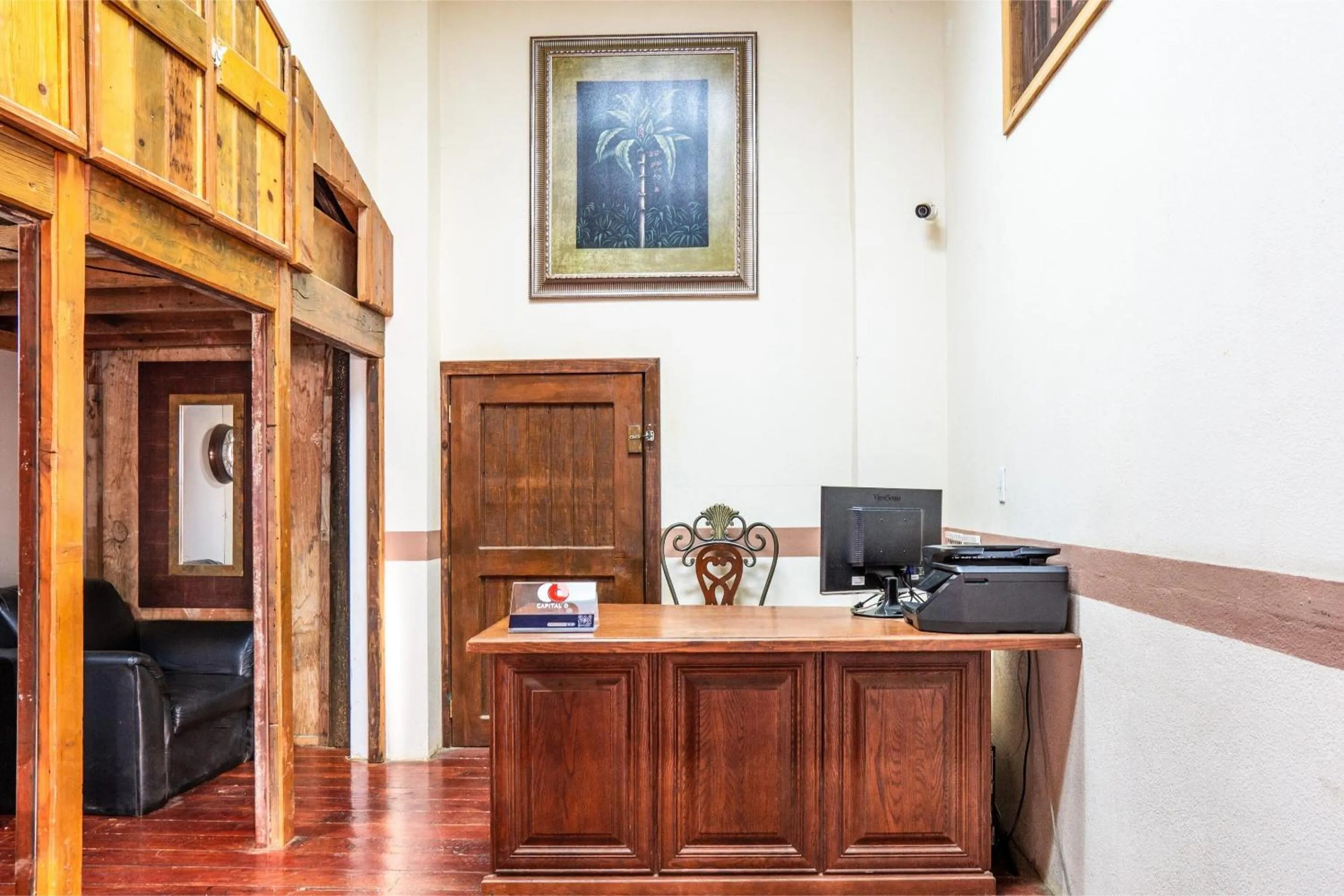 Lobby or reception in Capital O Hotel Villa Azura