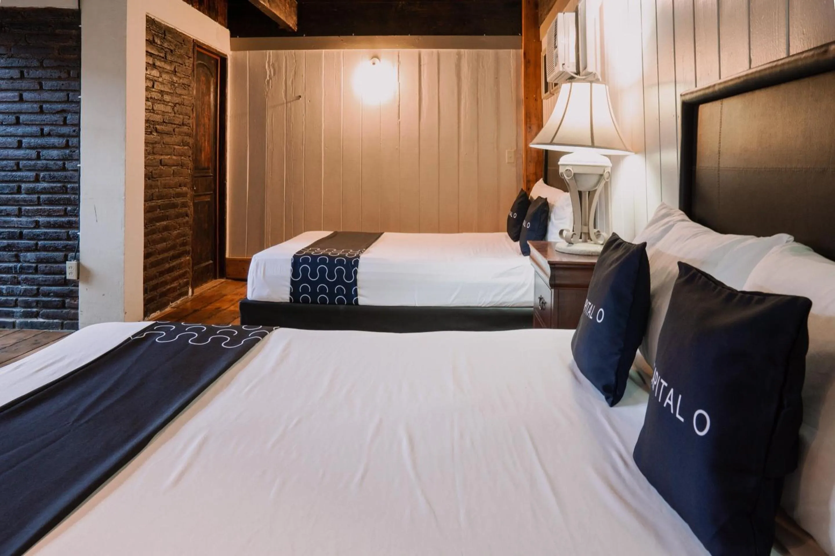 Bedroom, Bed in Capital O Hotel Villa Azura