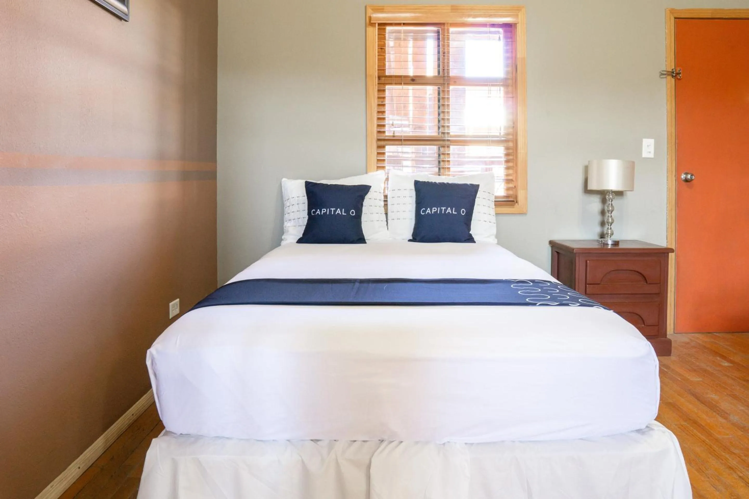 Bedroom, Bed in Capital O Hotel Villa Azura