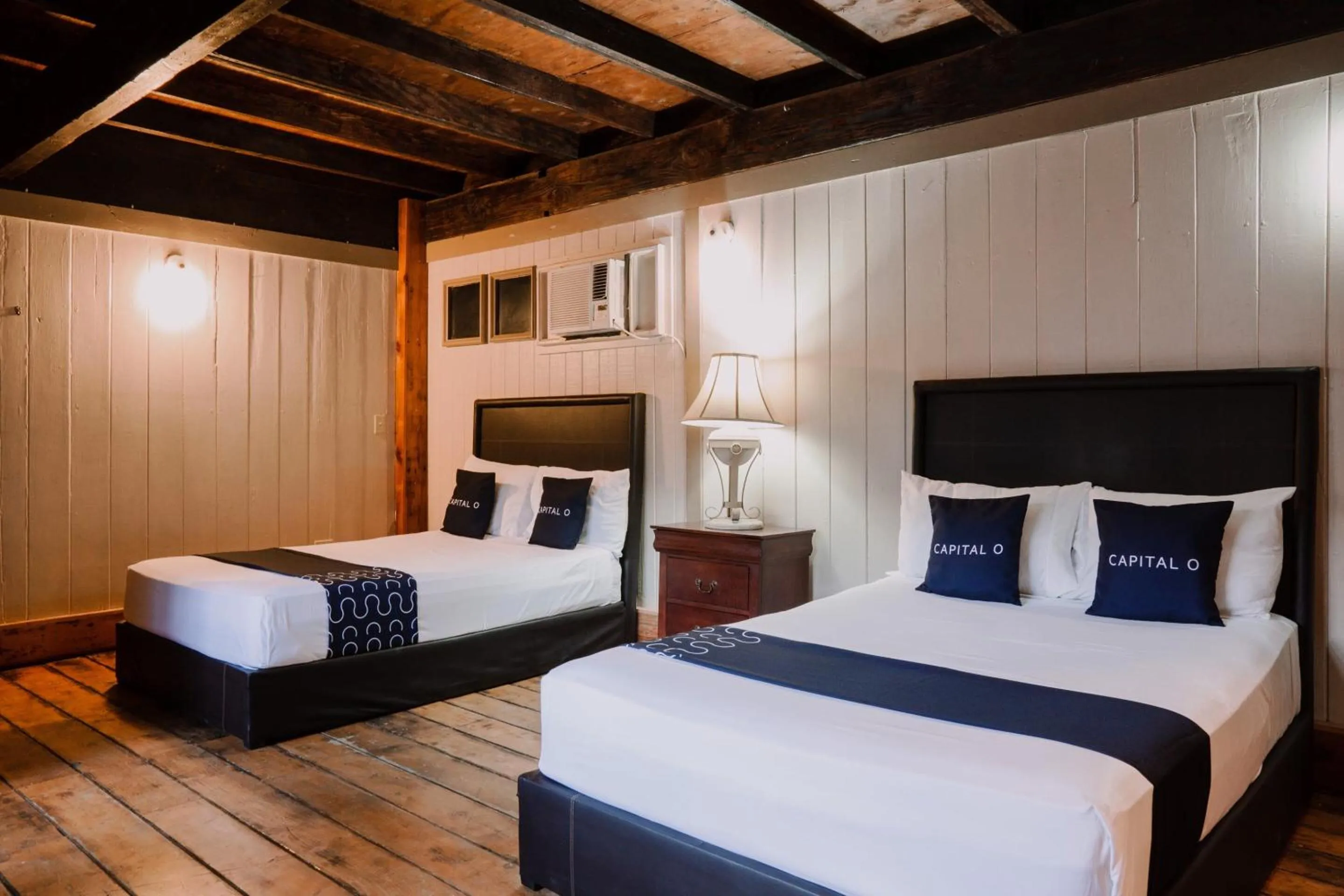 Bedroom, Bed in Capital O Hotel Villa Azura