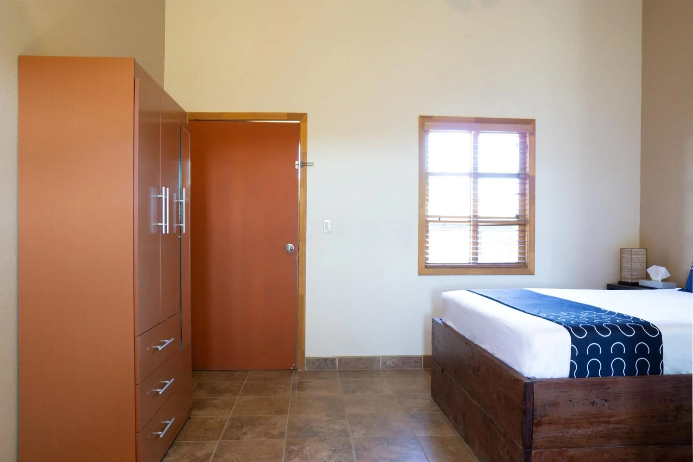 Bedroom, Bed in Capital O Hotel Villa Azura