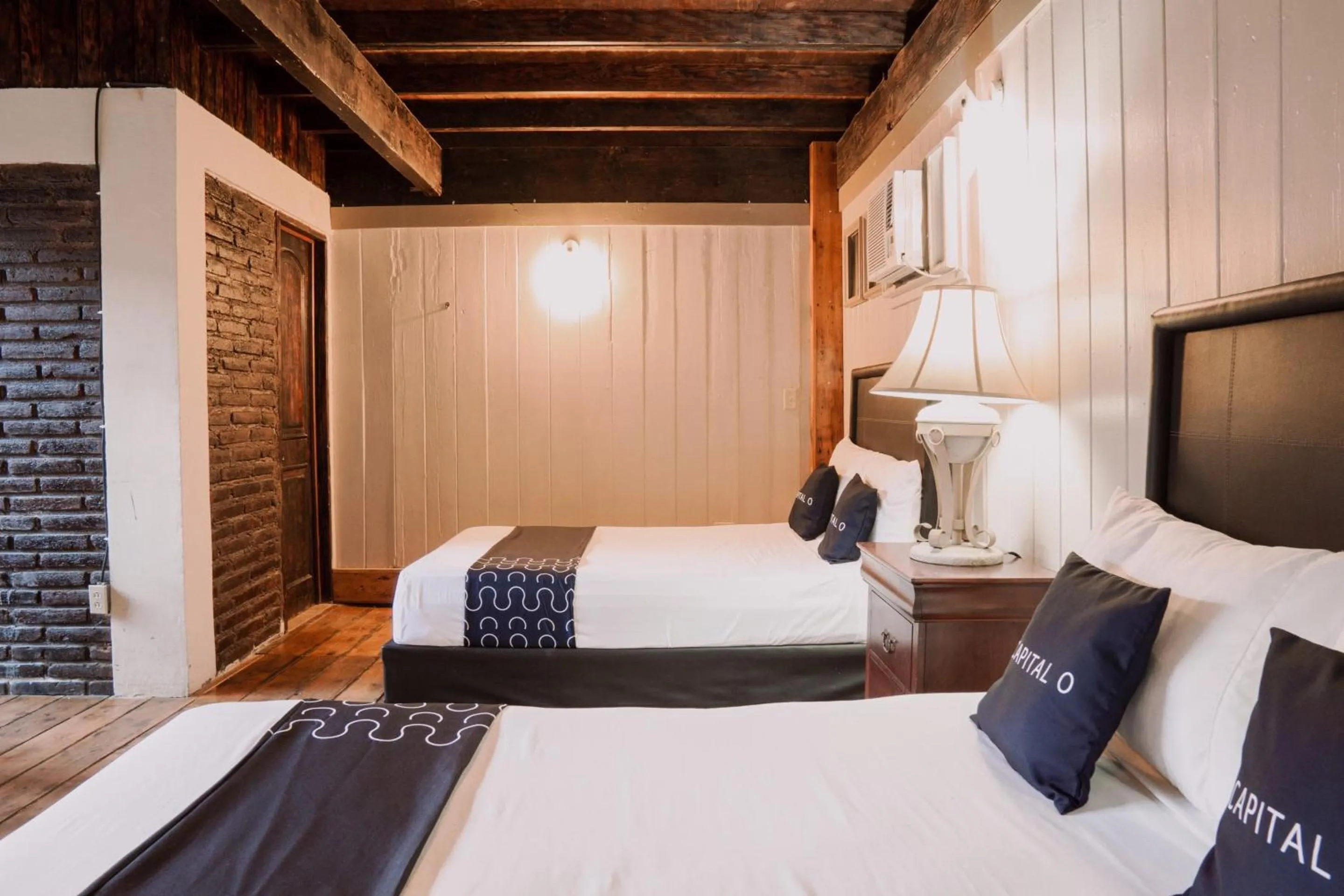 Bedroom, Bed in Capital O Hotel Villa Azura