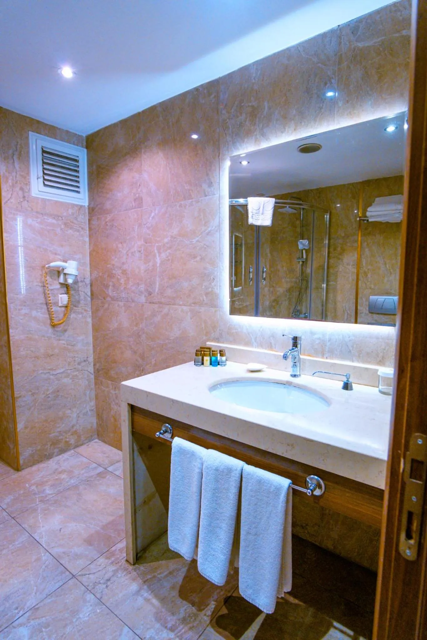 Bathroom in Royal Hotel Inegol