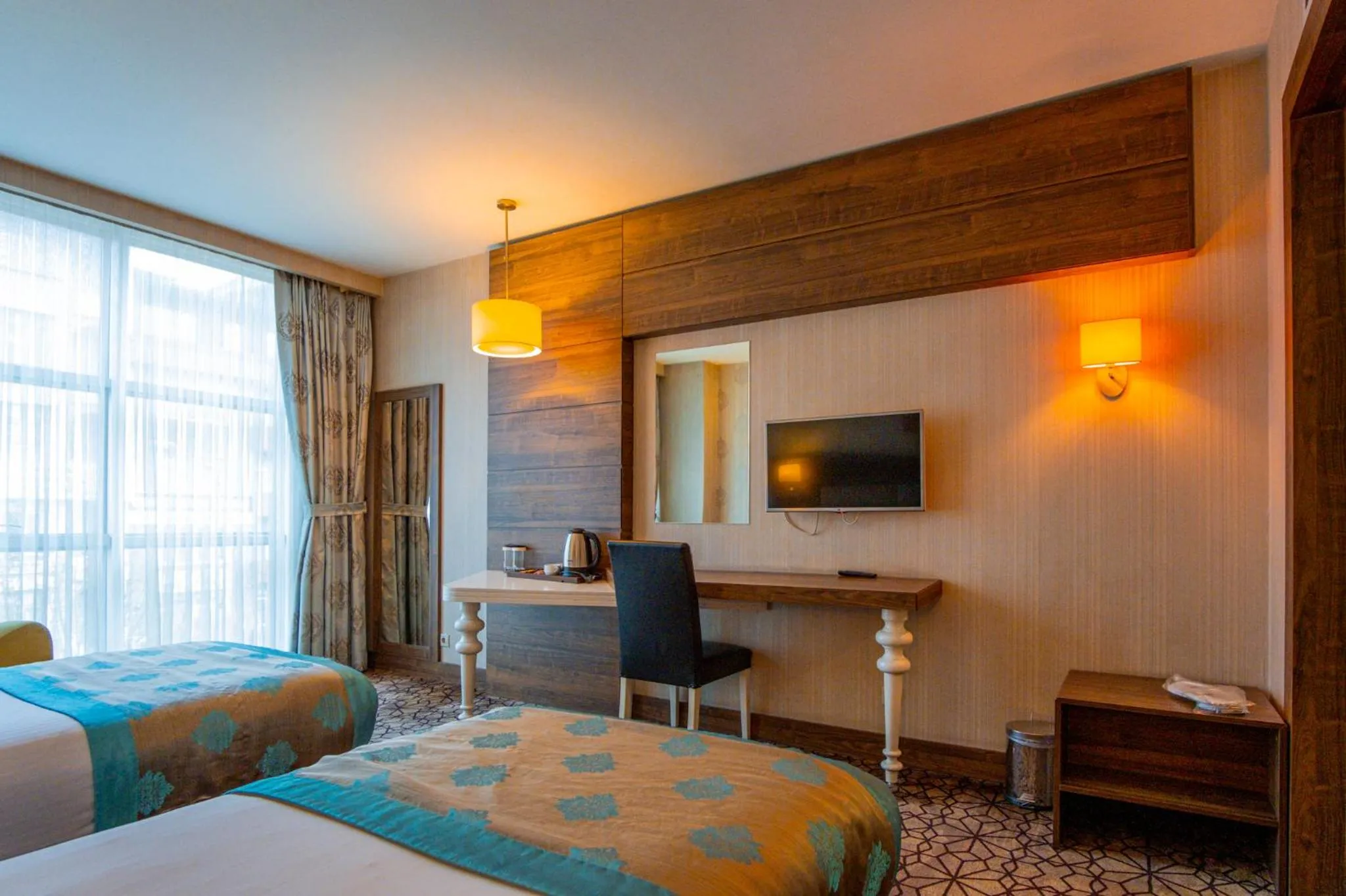 Photo of the whole room, Bed in Royal Hotel Inegol