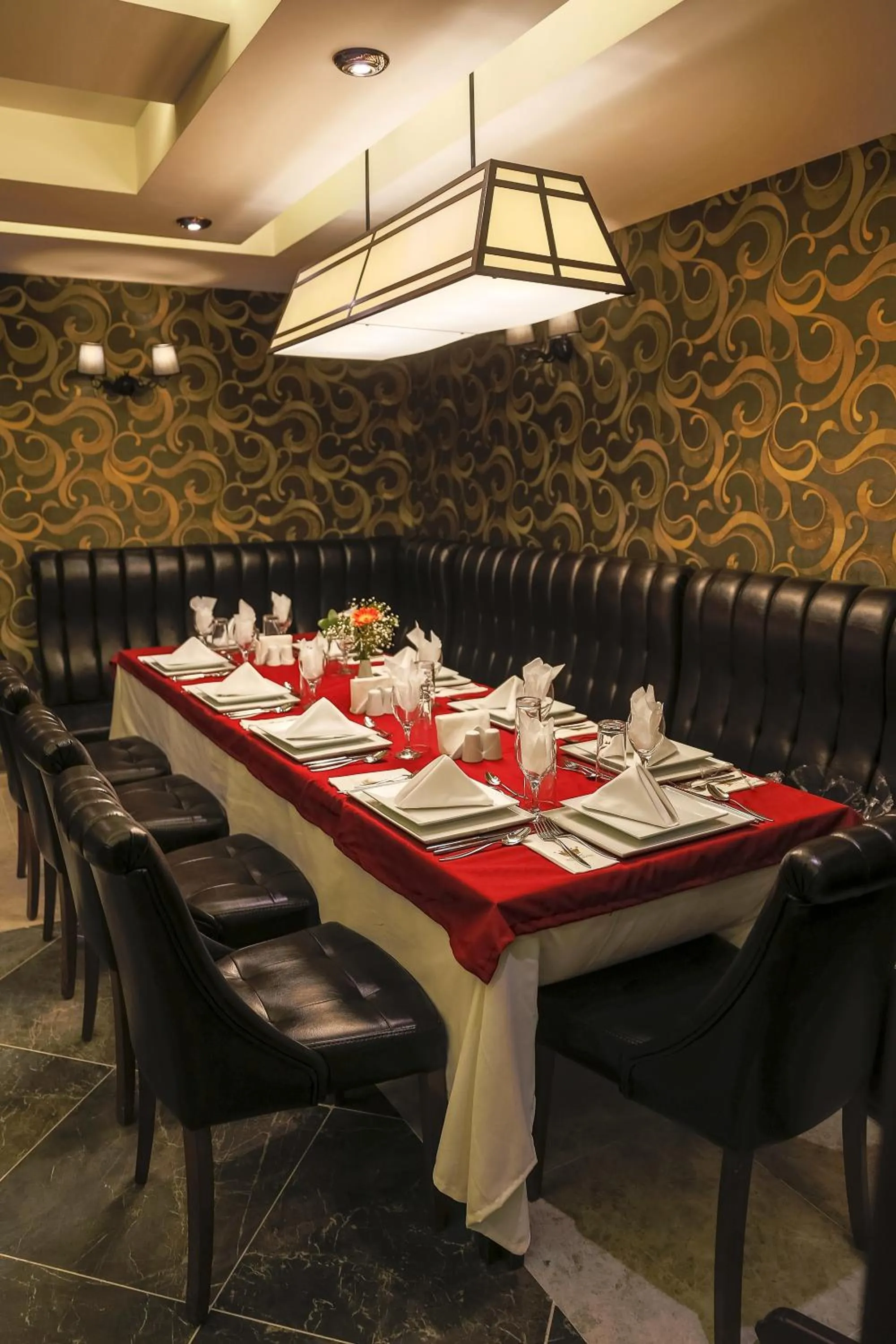 Restaurant/places to eat in Royal Hotel Inegol