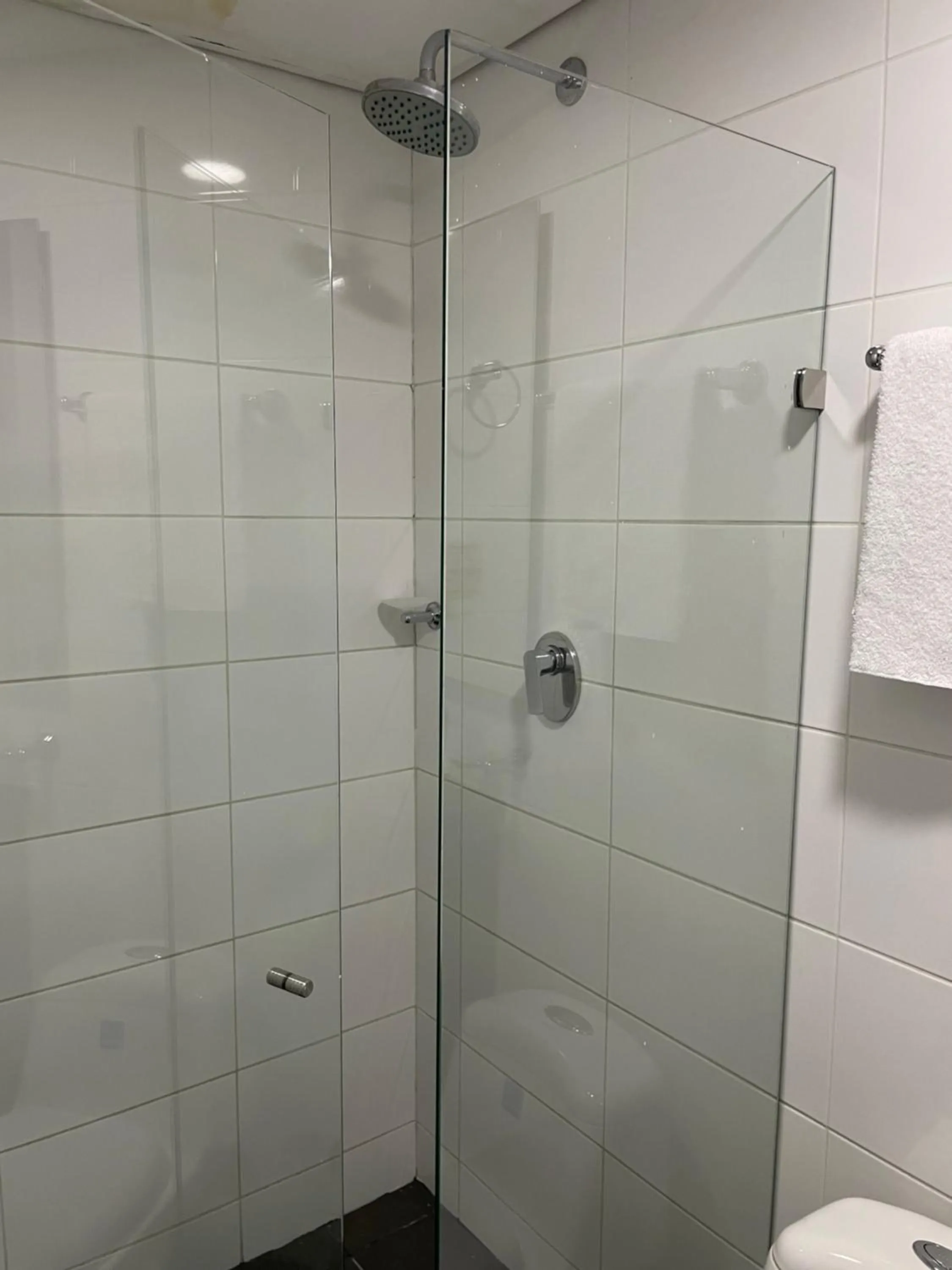 Shower in Ivanna Jumar ApartaHotel - Laureles Estadio