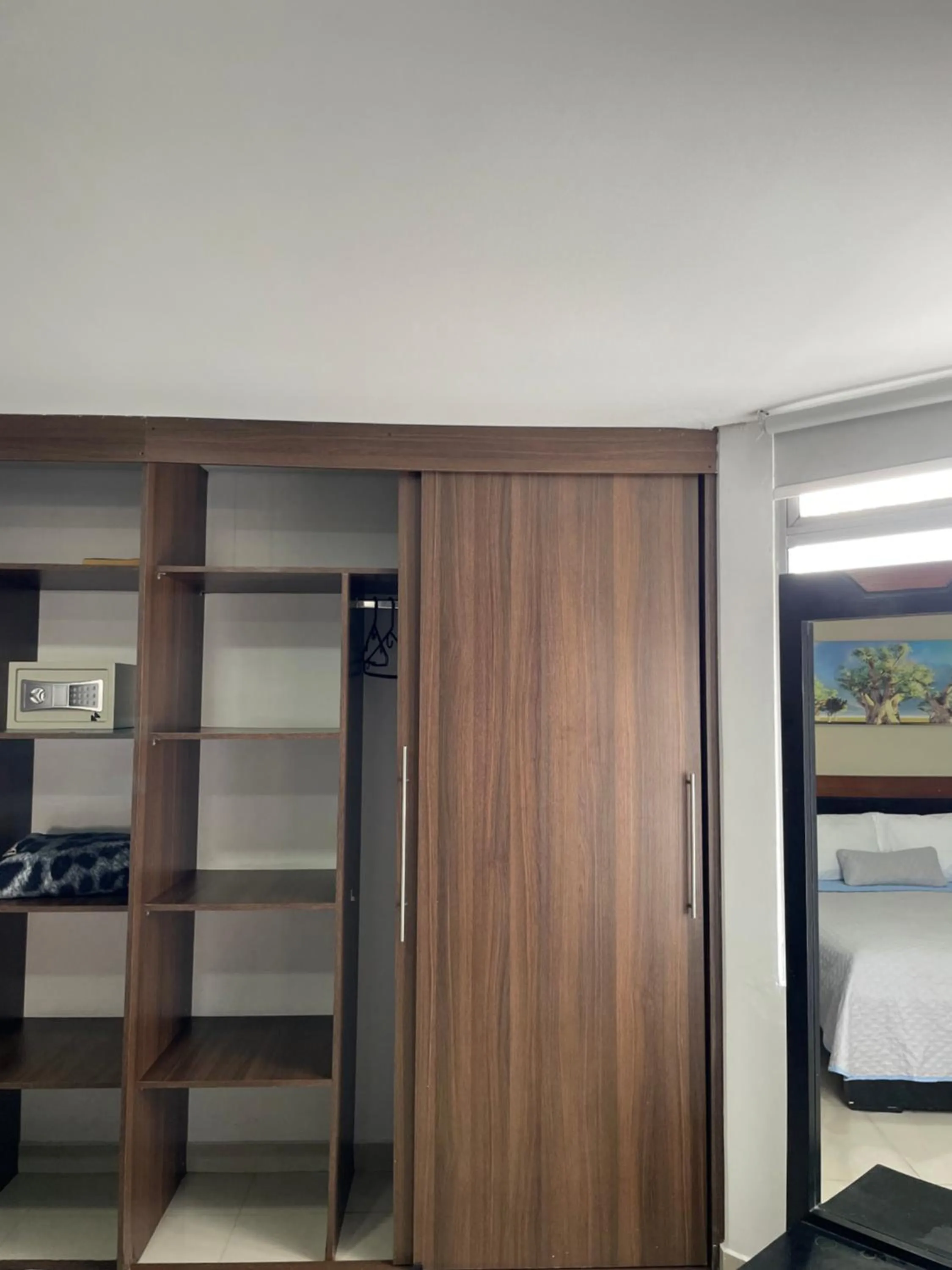 wardrobe, Bed in Ivanna Jumar ApartaHotel - Laureles Estadio