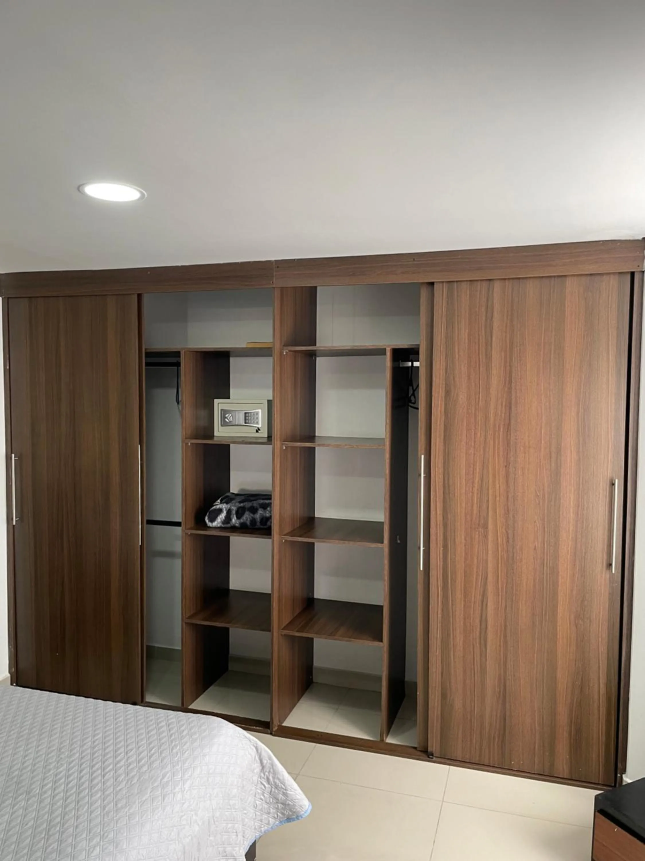 Bedroom, Bed in Ivanna Jumar ApartaHotel - Laureles Estadio