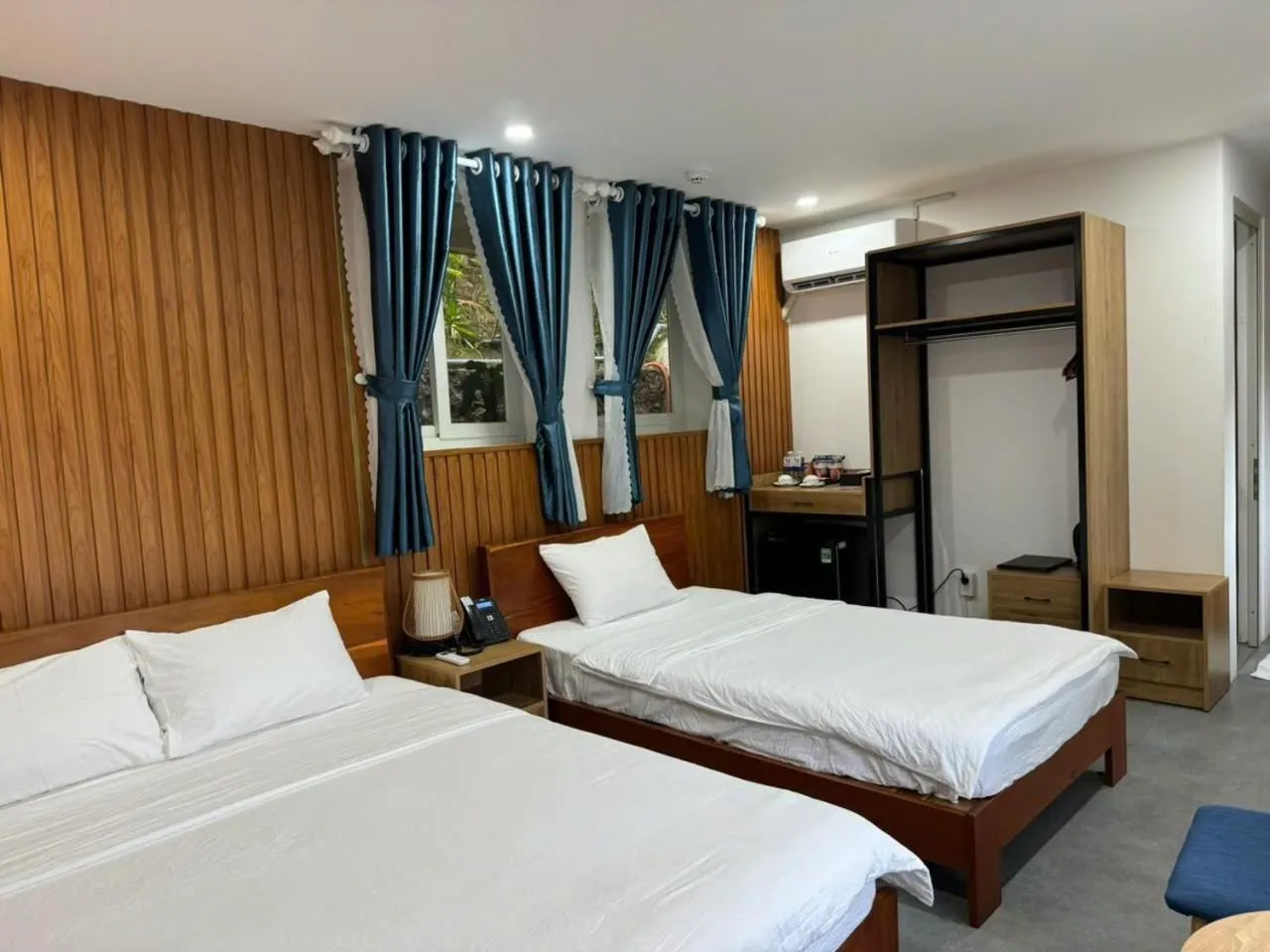 Photo of the whole room, Bed in Fly Up Resort