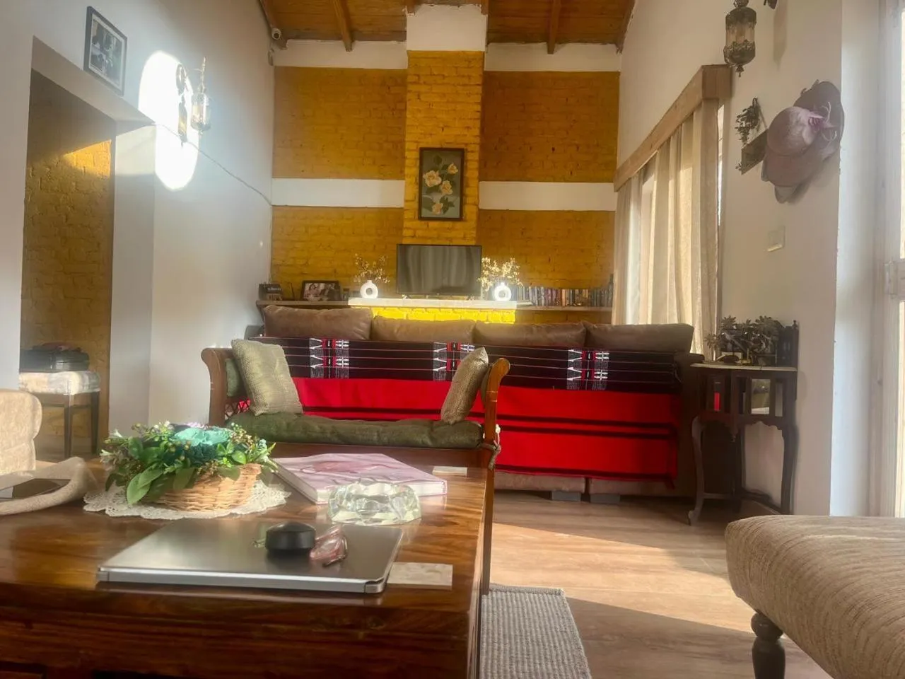 Katie's Abode, Hartola