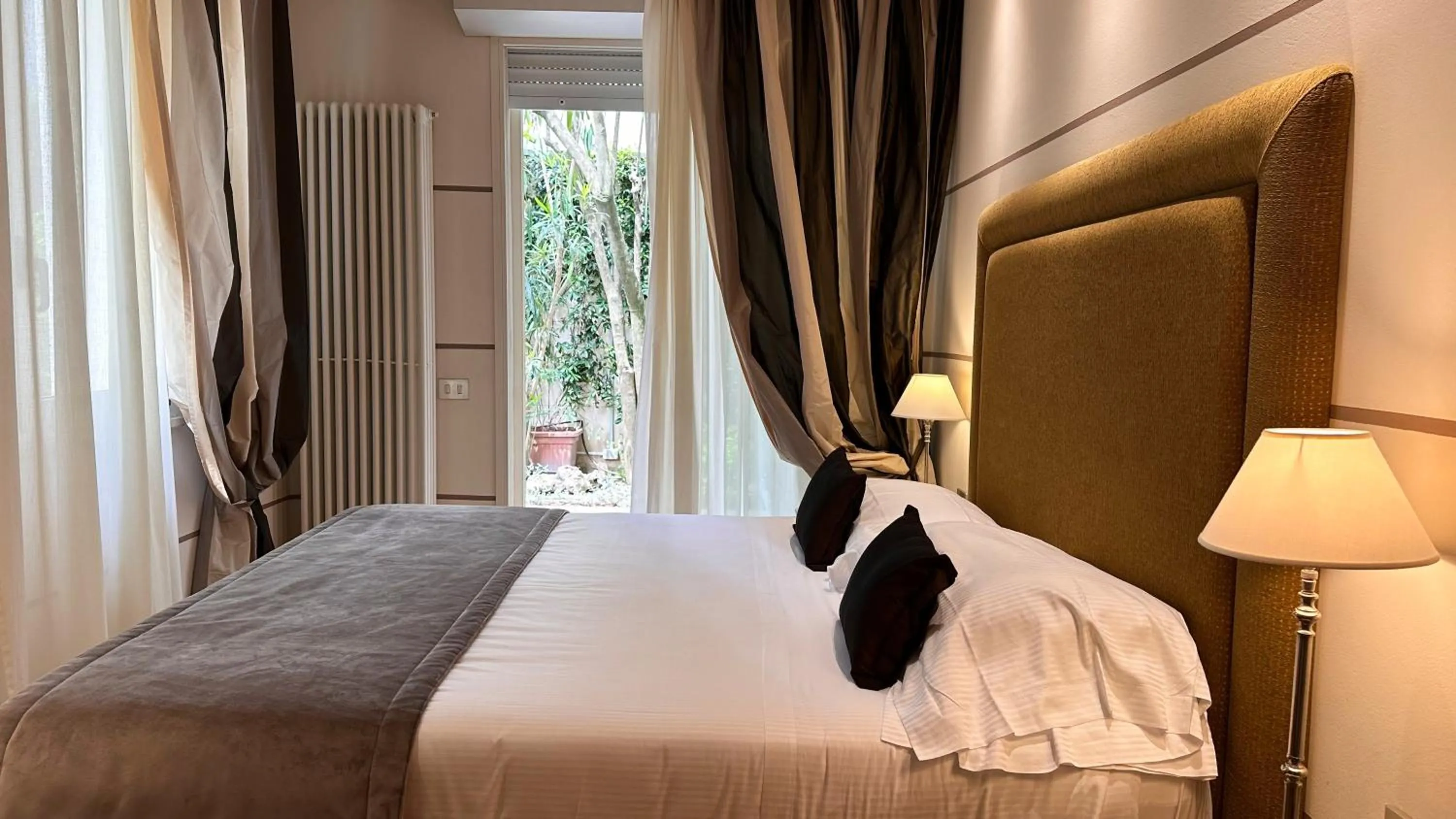 Bedroom, Bed in Residence Lungomare - Charming apartments