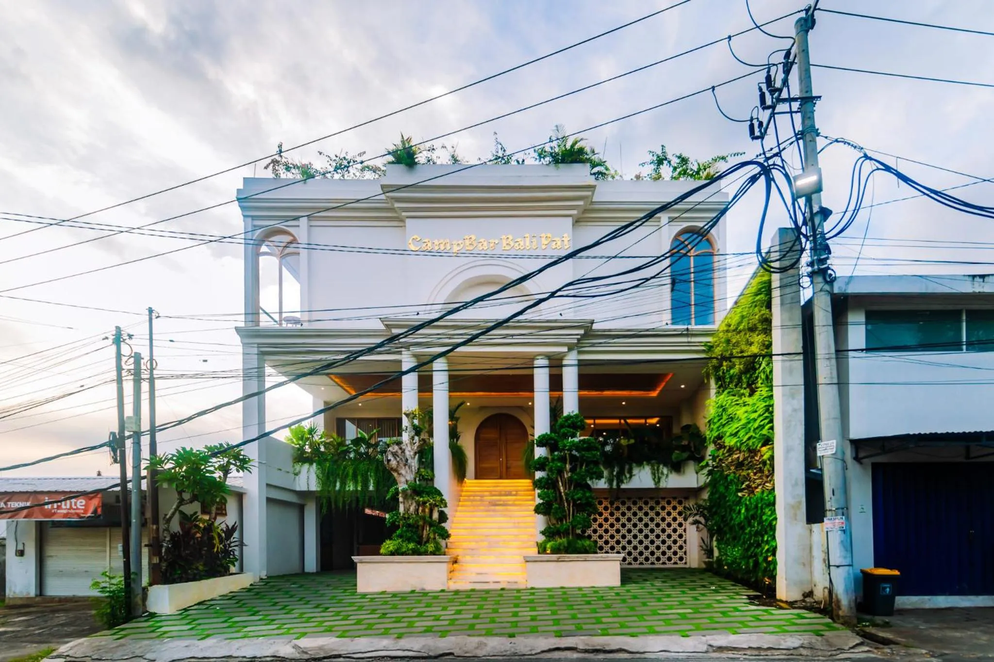 Property building in Campbar 4 by AGATA