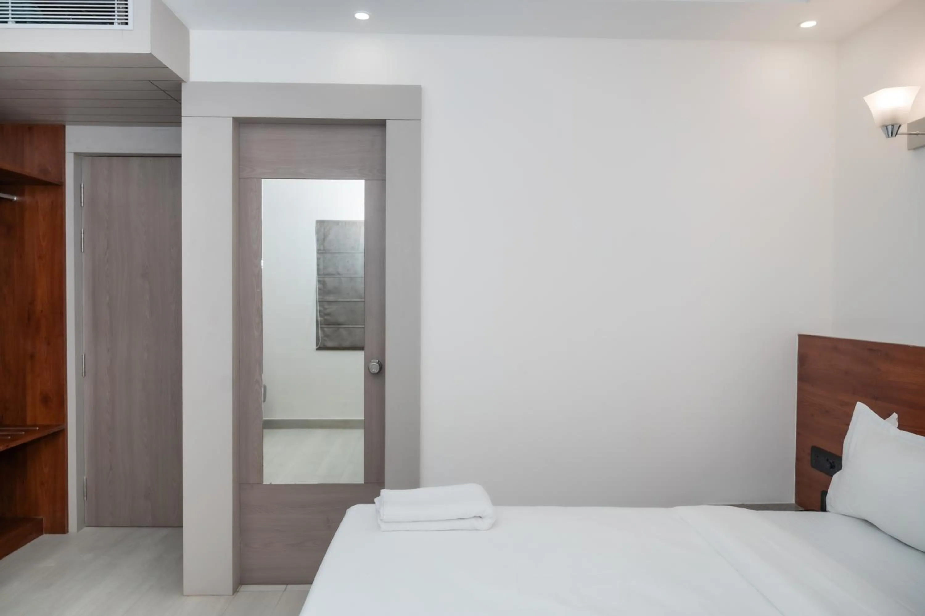 Bed in Gold Inn Exotica