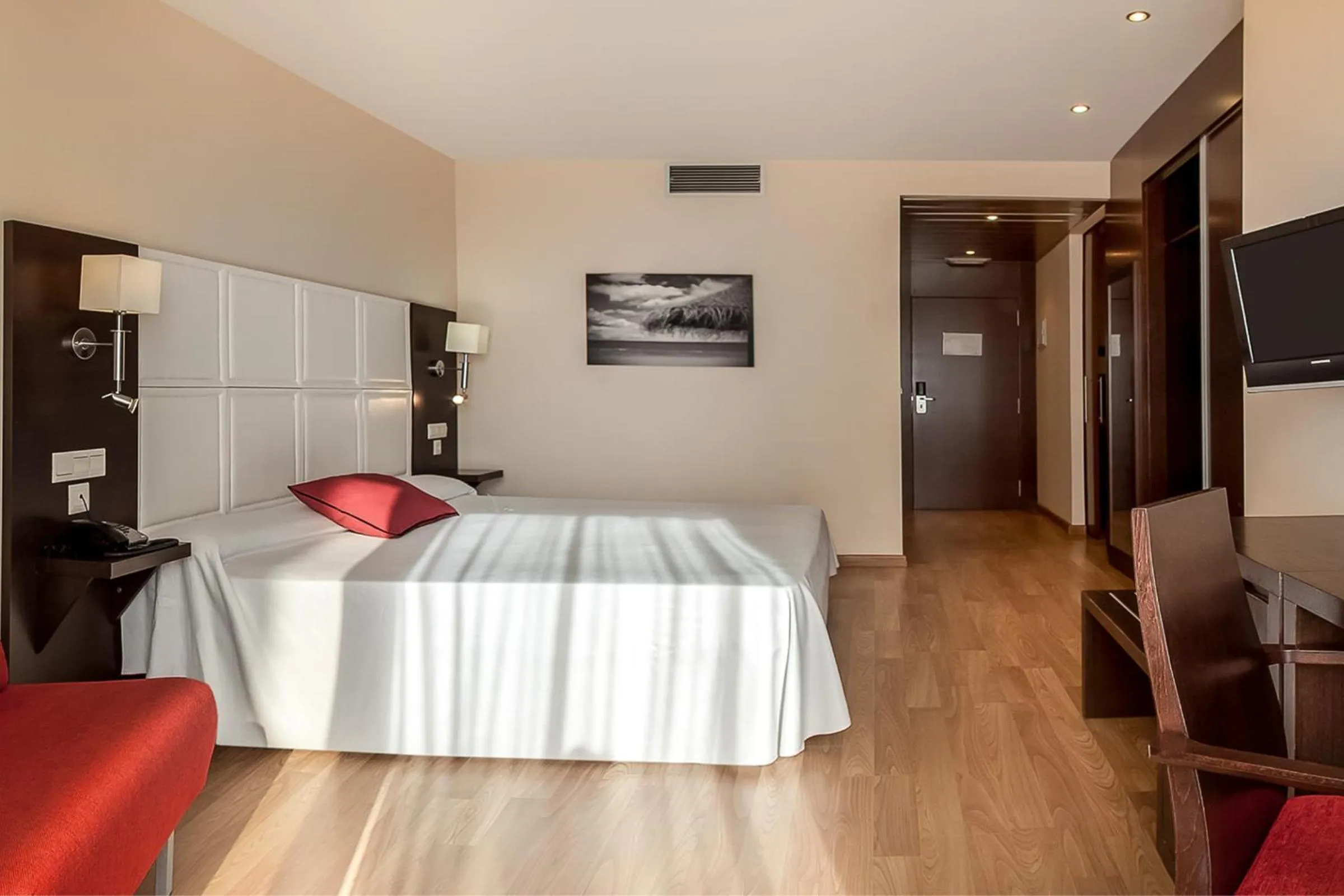 Bed in RH Don Carlos & Spa