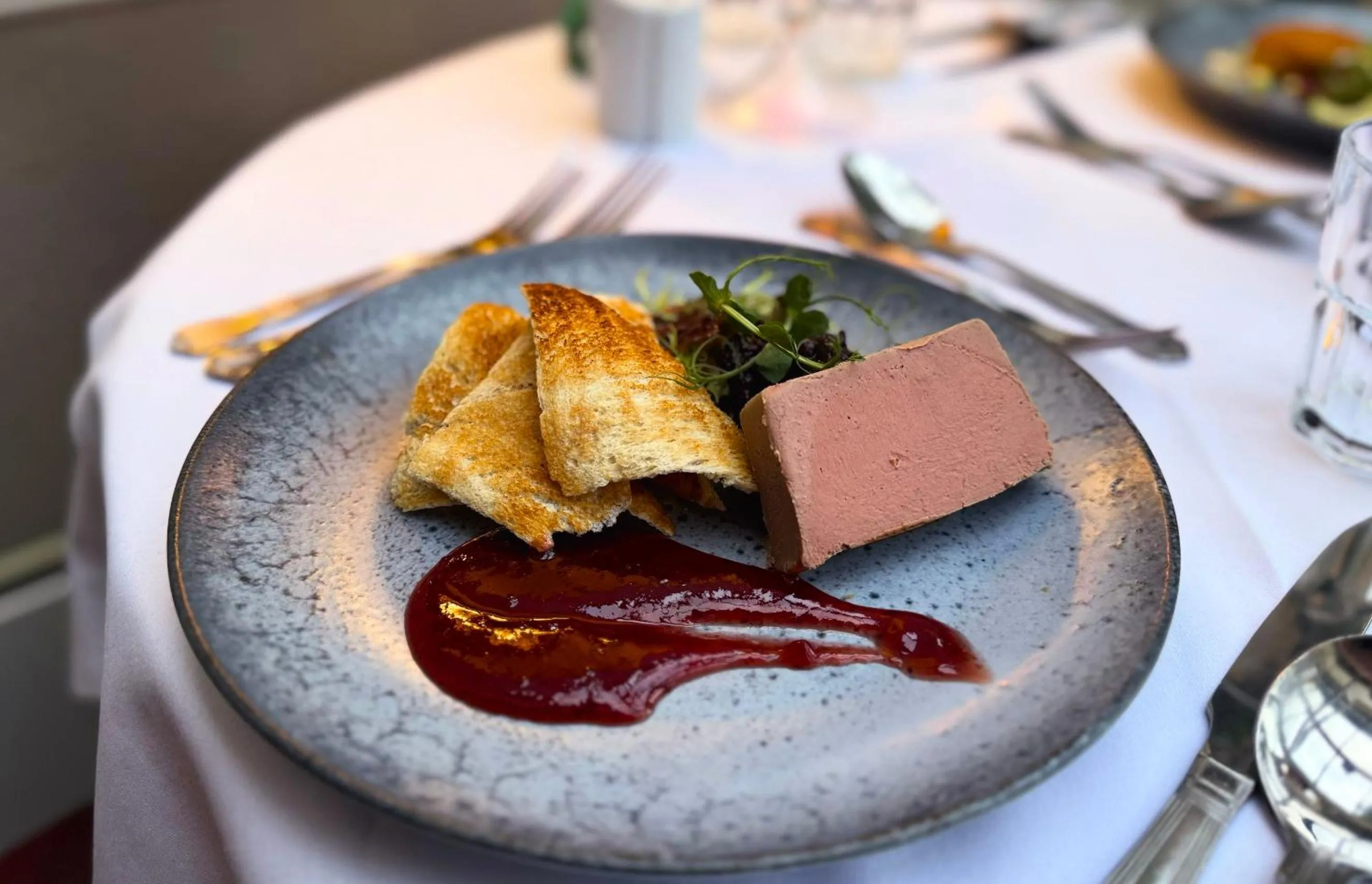 Food and drinks in Skelwith Bridge Hotel